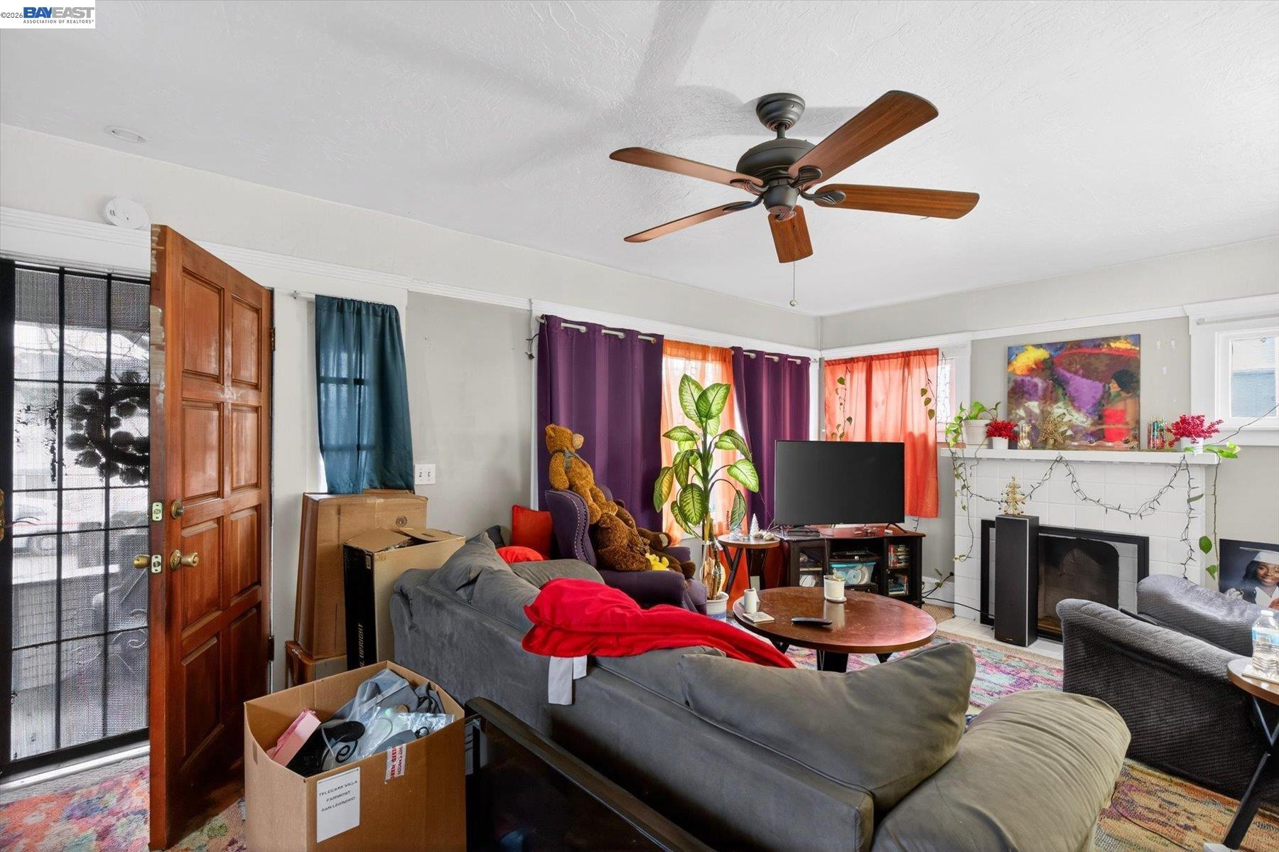 Detail Gallery Image 3 of 15 For 2724 E 22nd St, Oakland,  CA 94601 - 3 Beds | 1 Baths