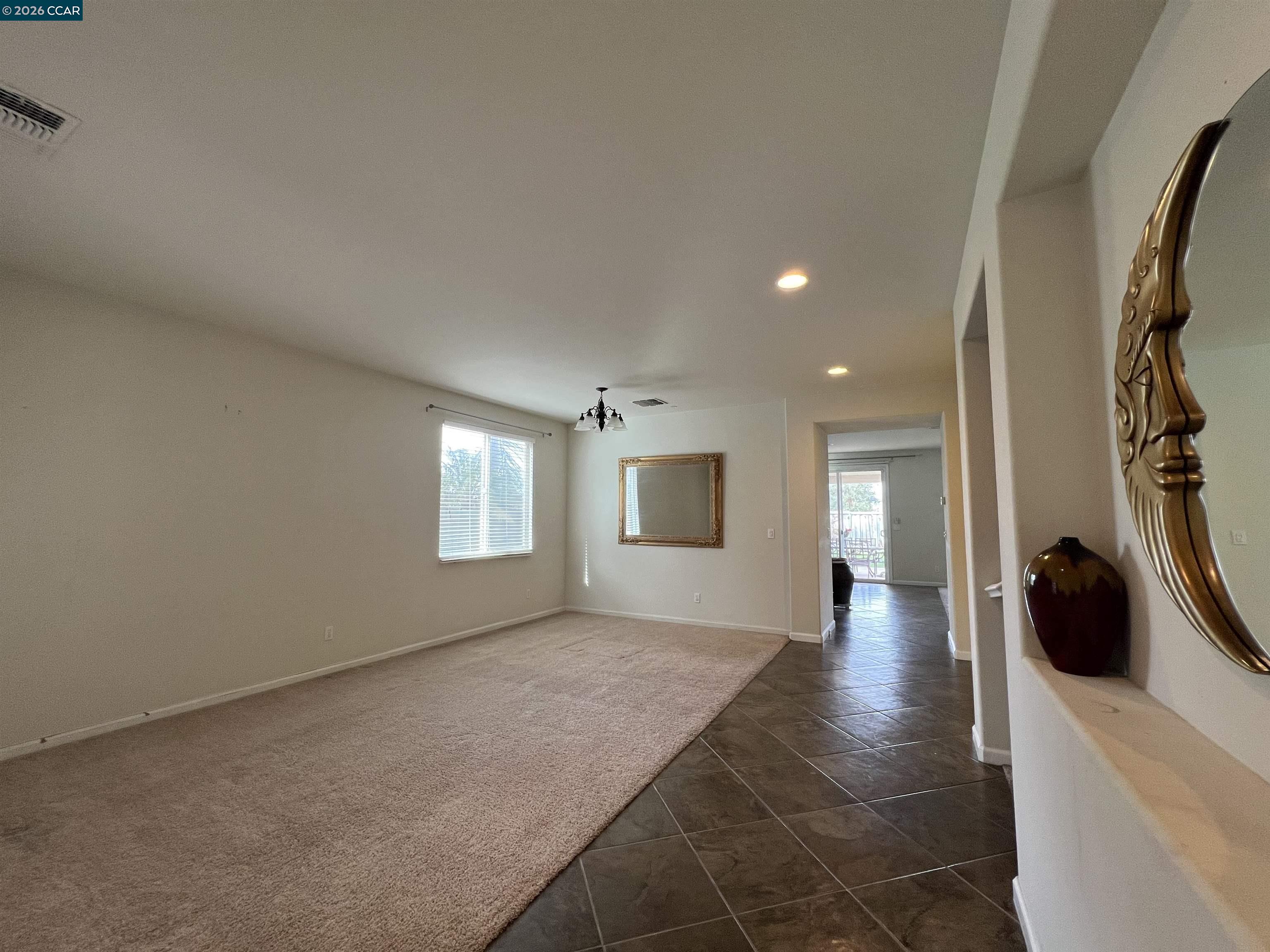 Detail Gallery Image 3 of 19 For 2144 Stansfield, Roseville,  CA 95747 - 5 Beds | 3/1 Baths