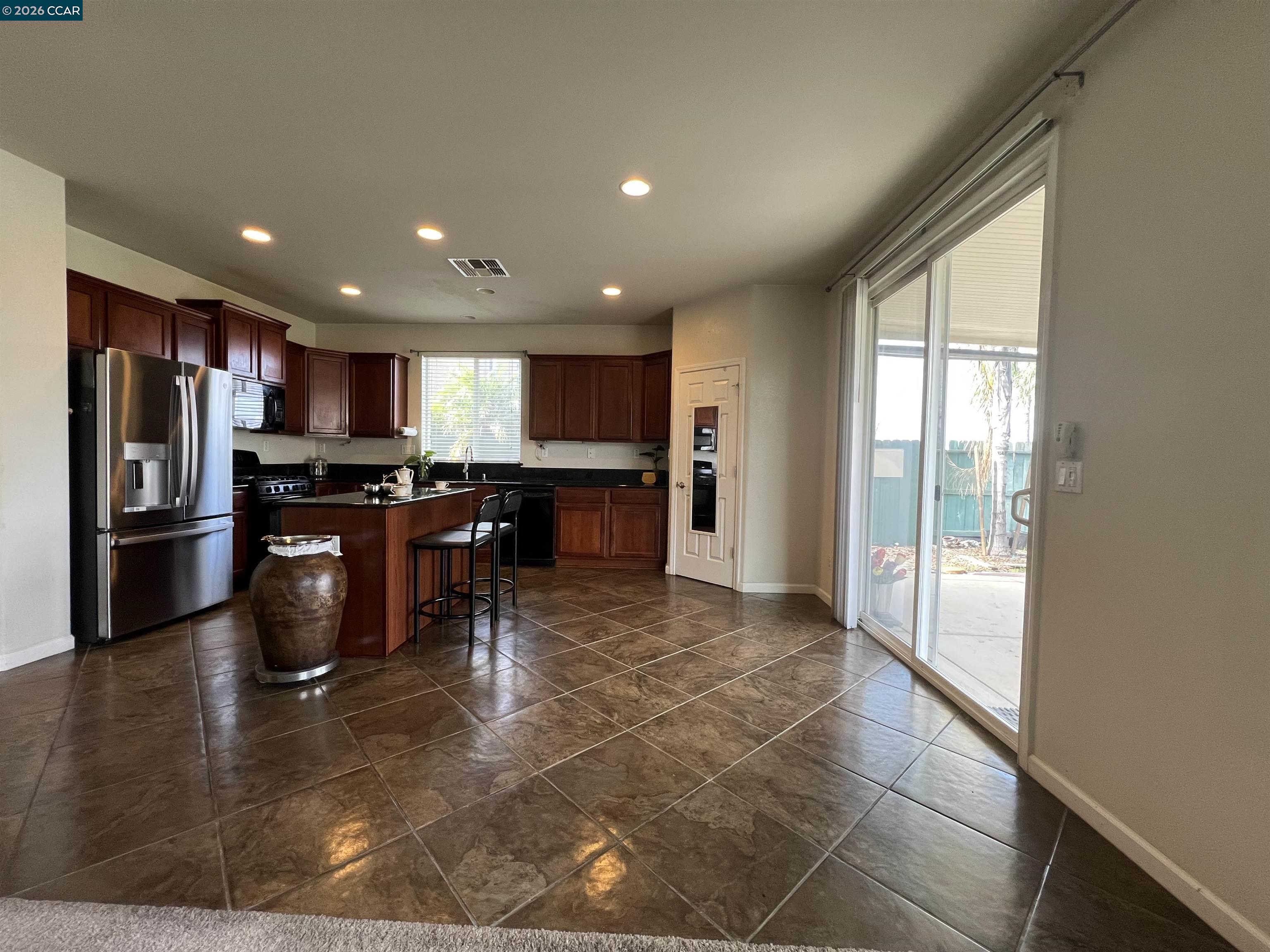 Detail Gallery Image 5 of 19 For 2144 Stansfield, Roseville,  CA 95747 - 5 Beds | 3/1 Baths