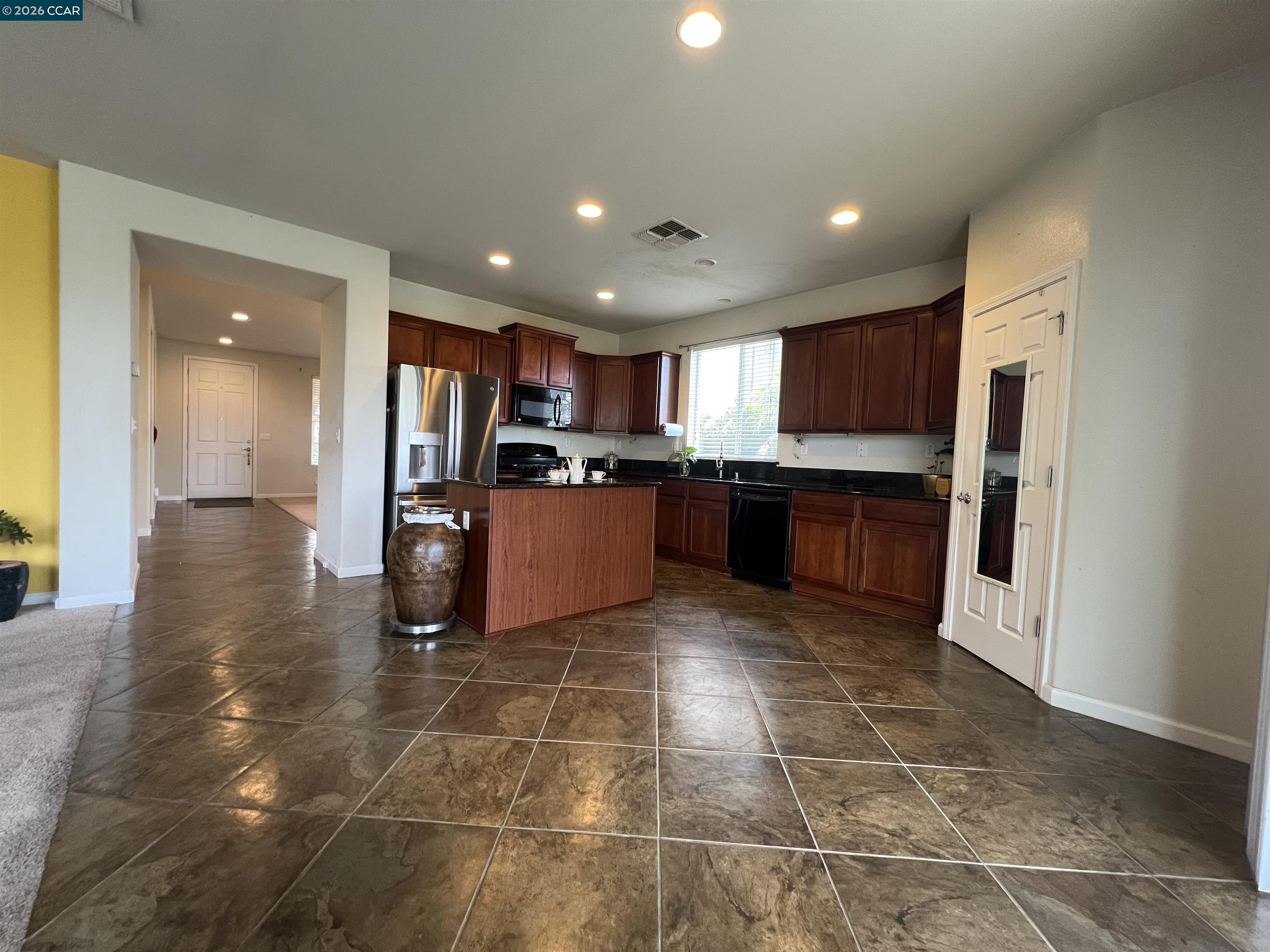 Detail Gallery Image 6 of 19 For 2144 Stansfield, Roseville,  CA 95747 - 5 Beds | 3/1 Baths