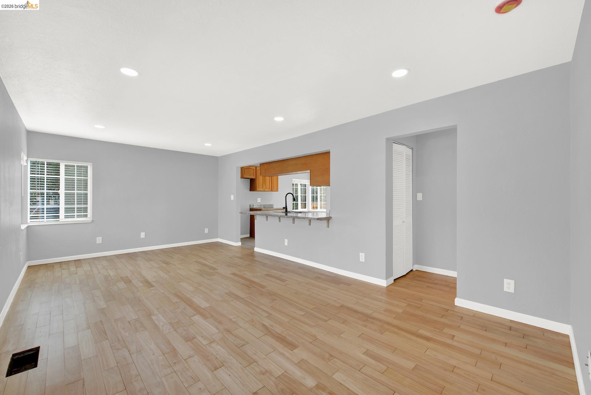 Detail Gallery Image 4 of 42 For 109 Laguna St, Vallejo,  CA 94591 - 4 Beds | 2 Baths