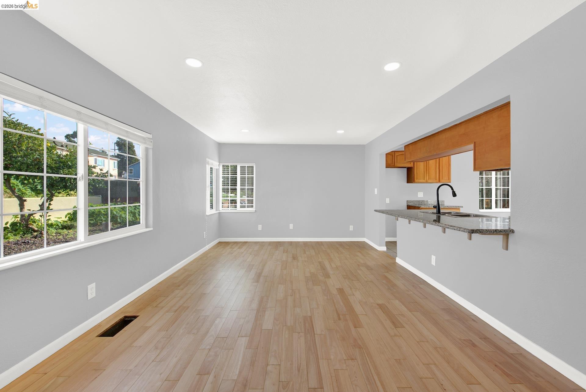 Detail Gallery Image 5 of 42 For 109 Laguna St, Vallejo,  CA 94591 - 4 Beds | 2 Baths