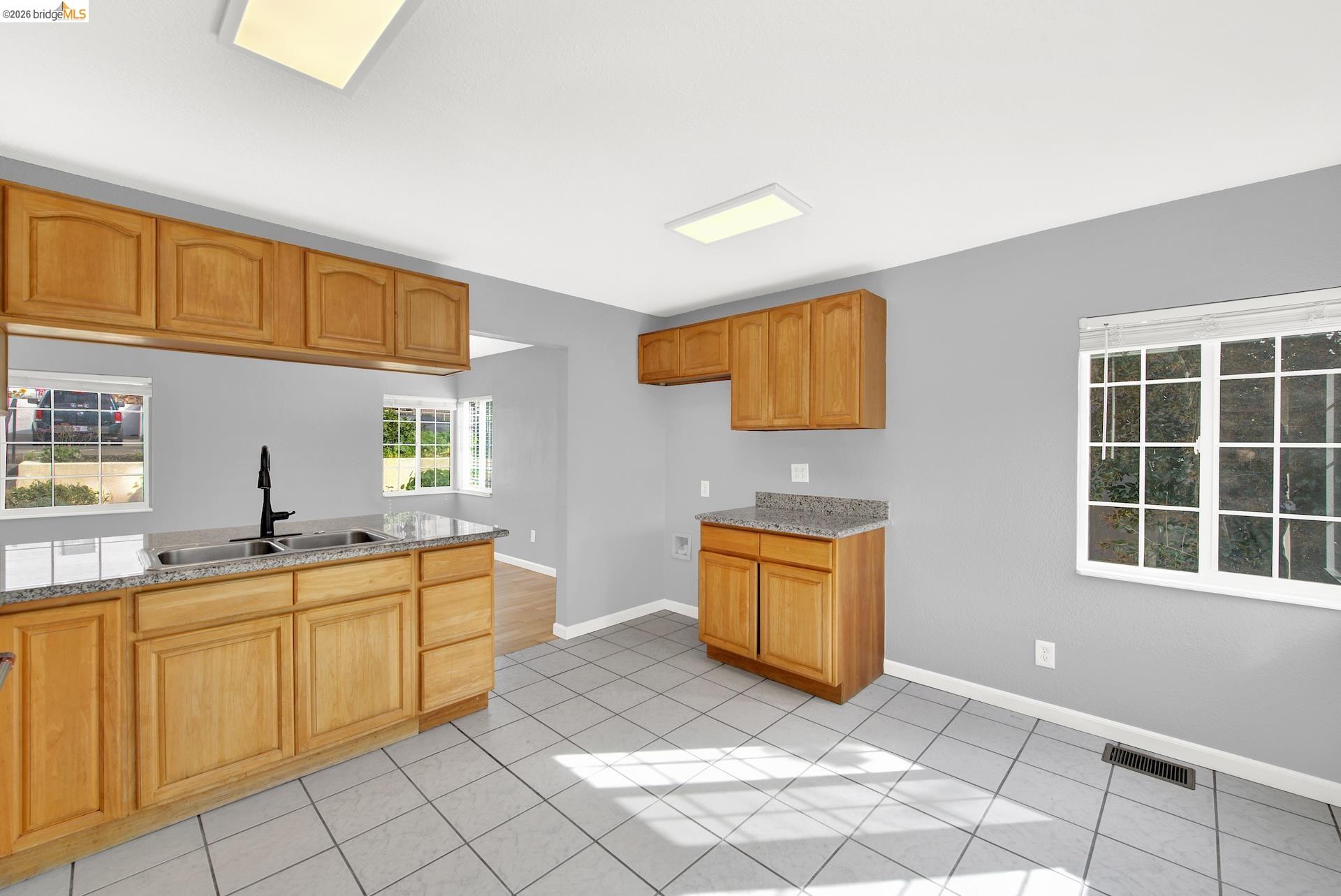 Detail Gallery Image 9 of 42 For 109 Laguna St, Vallejo,  CA 94591 - 4 Beds | 2 Baths