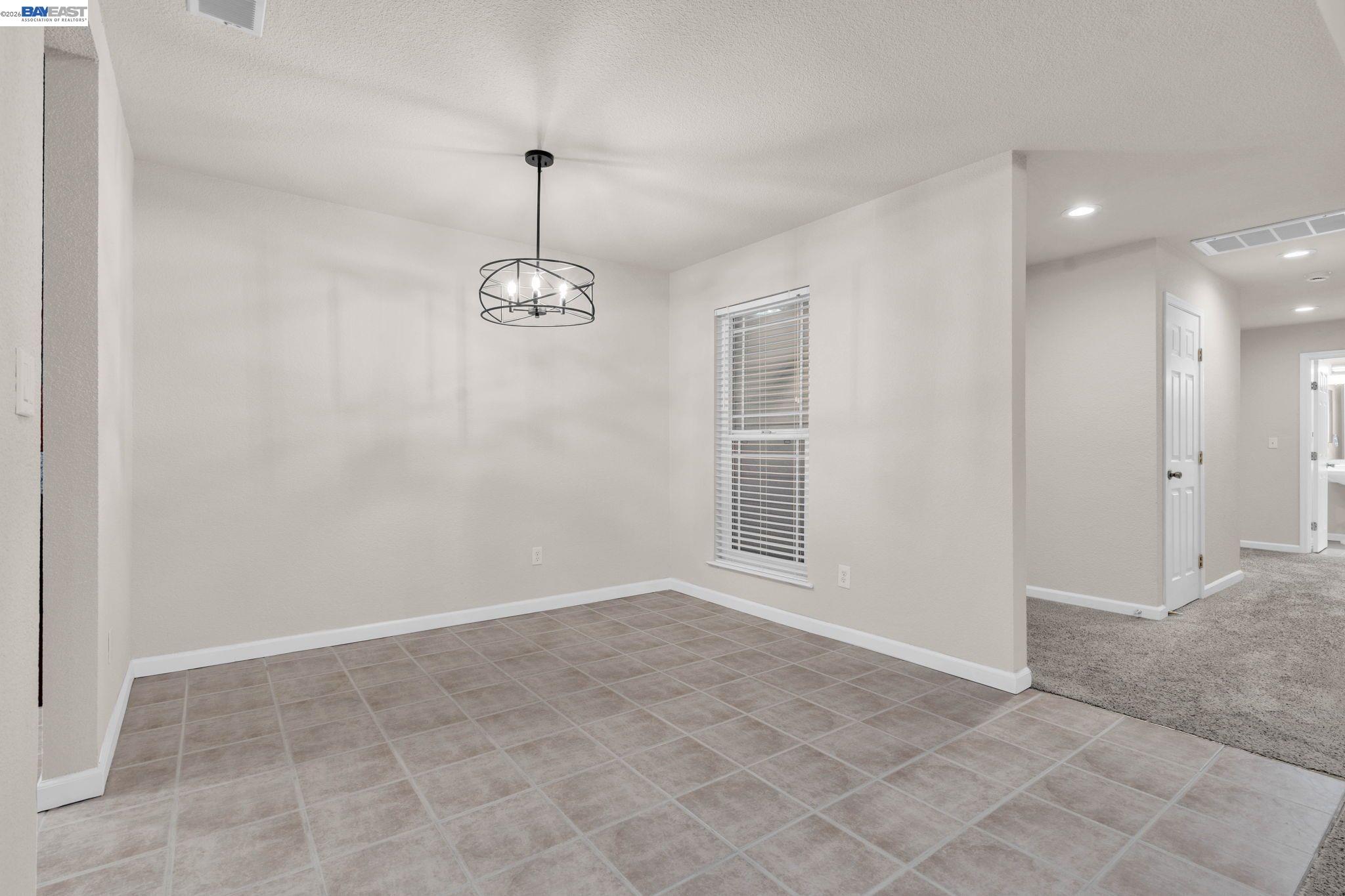 Detail Gallery Image 4 of 33 For 1820 S Willow Creek Drive, Tracy,  CA 95376-918 - 3 Beds | 2 Baths