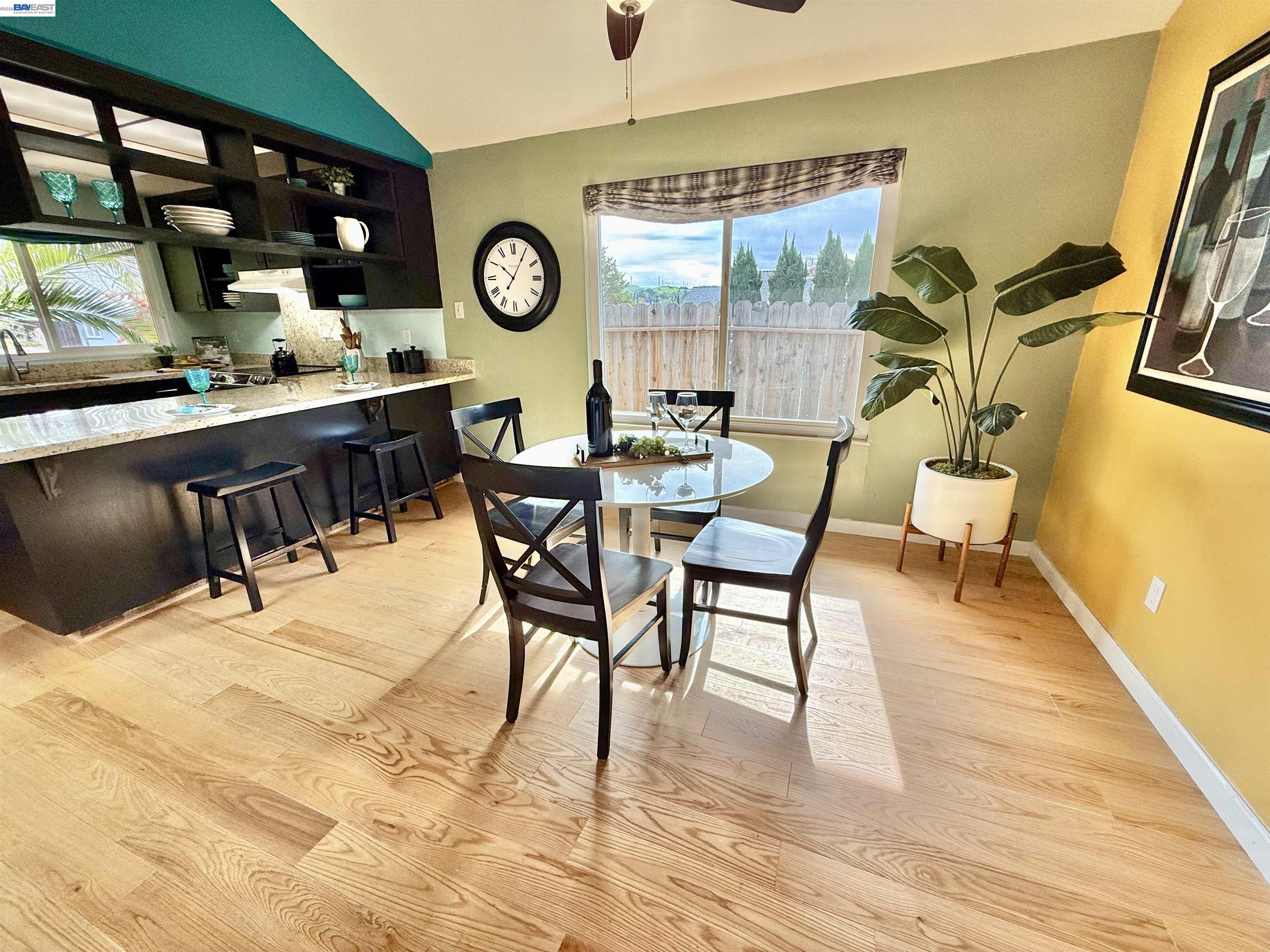 Detail Gallery Image 16 of 59 For 797 Coral Ridge Cir, Rodeo,  CA 94572 - 4 Beds | 2 Baths