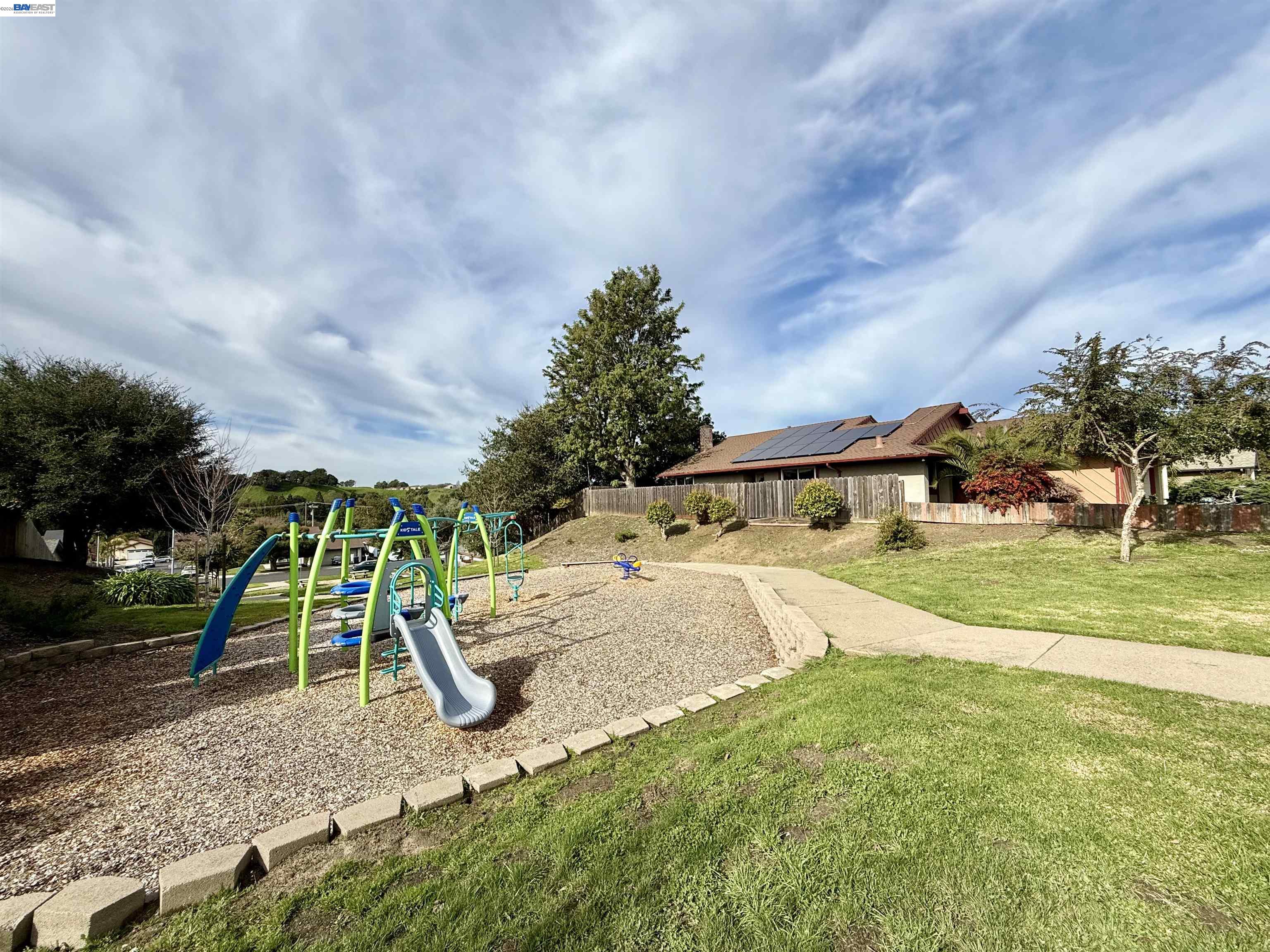 Detail Gallery Image 3 of 59 For 797 Coral Ridge Cir, Rodeo,  CA 94572 - 4 Beds | 2 Baths