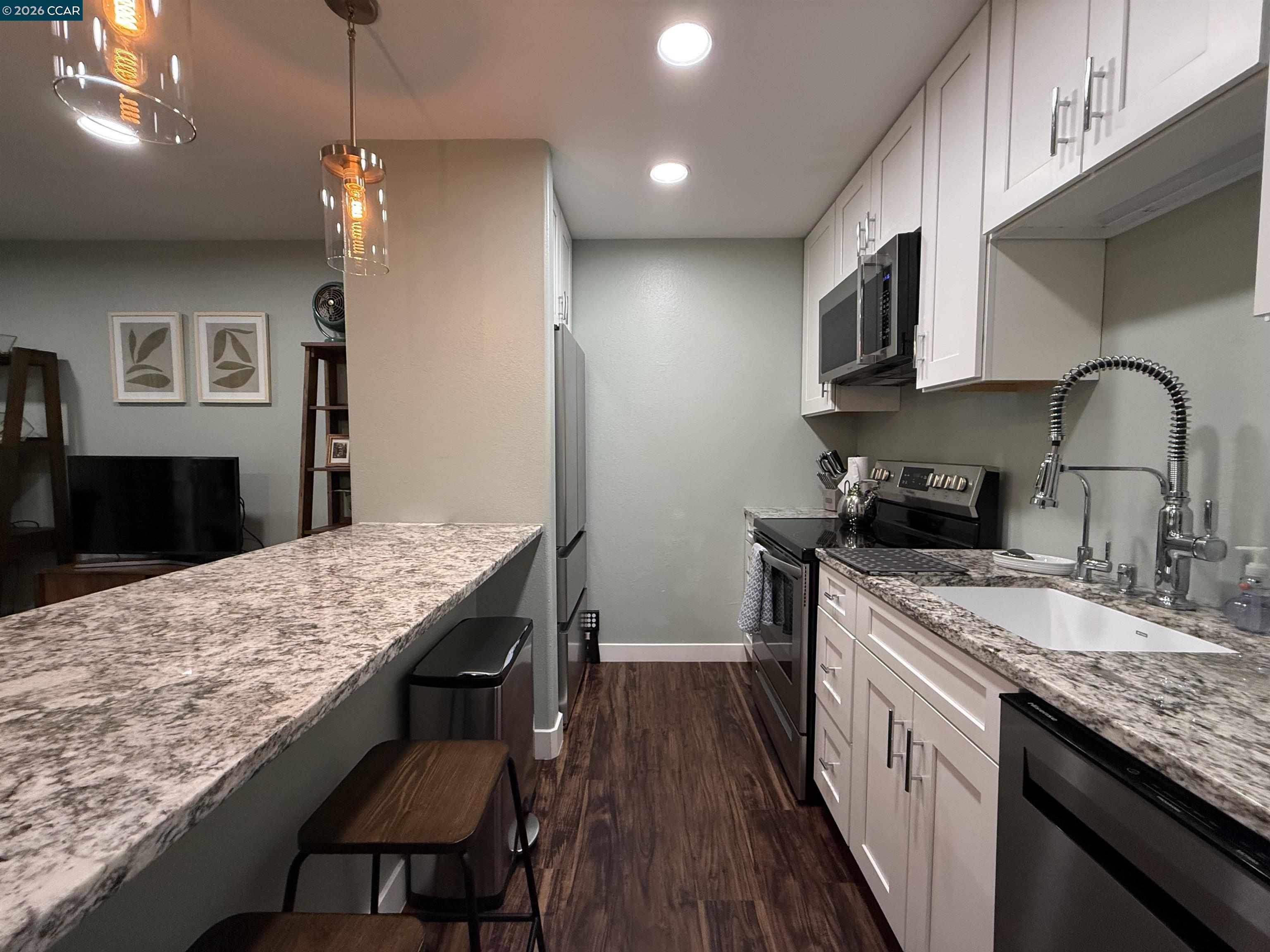 Detail Gallery Image 2 of 22 For 1246 Walker Ave #206,  Walnut Creek,  CA 94596 - 1 Beds | 1 Baths