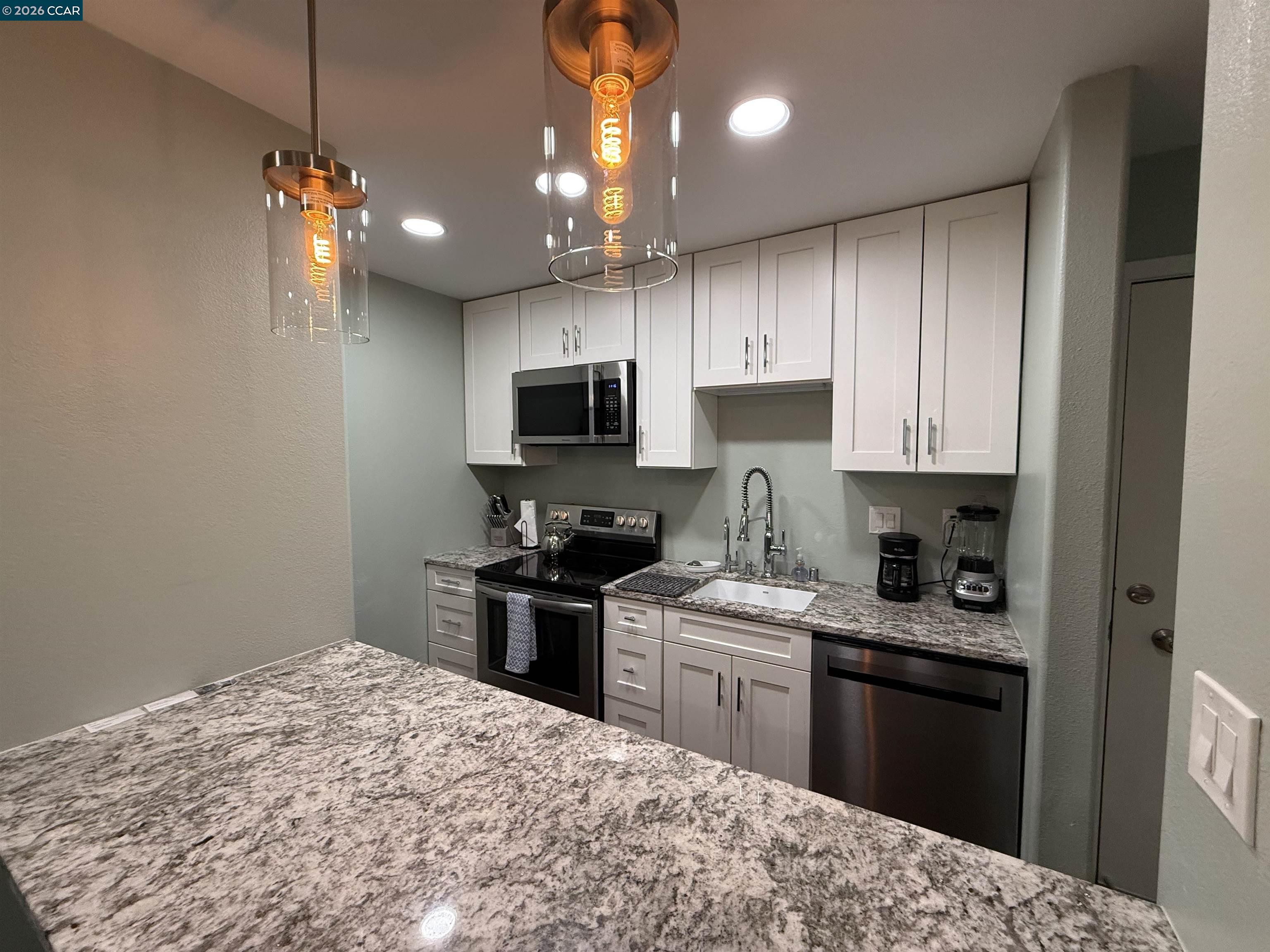 Detail Gallery Image 4 of 22 For 1246 Walker Ave #206,  Walnut Creek,  CA 94596 - 1 Beds | 1 Baths