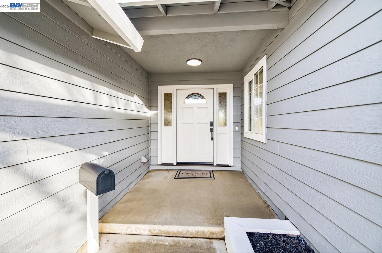 Detail Gallery Image 7 of 40 For 575 Bell Ave, Livermore,  CA 94550 - 4 Beds | 2 Baths