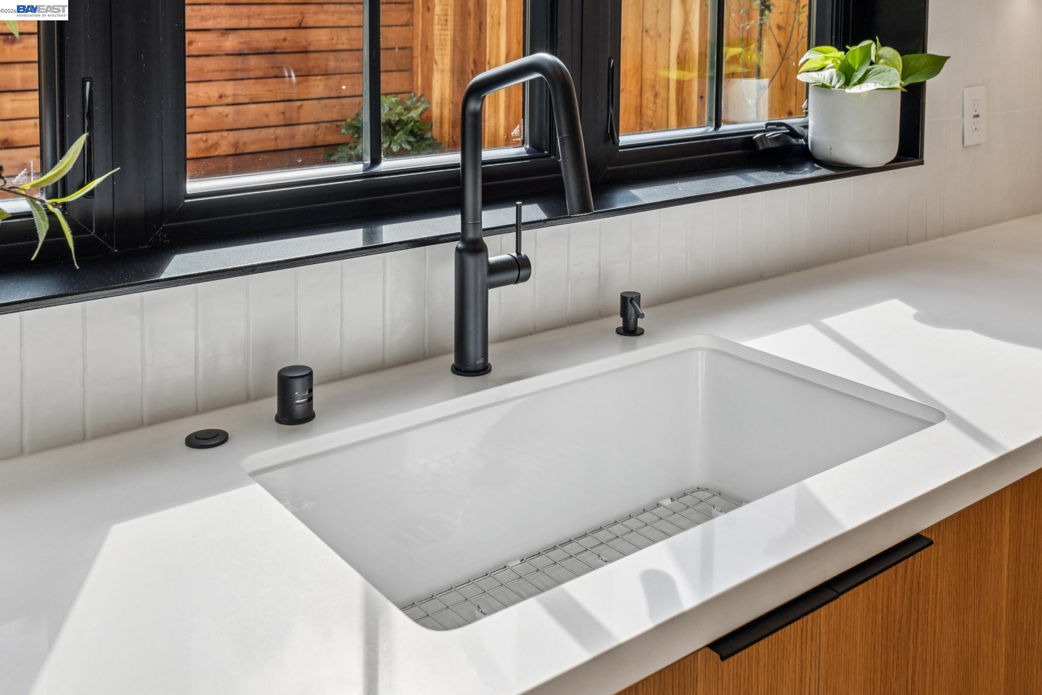 Detail Gallery Image 26 of 60 For 1142 Dwight Way, Berkeley,  CA 94702 - 4 Beds | 3 Baths