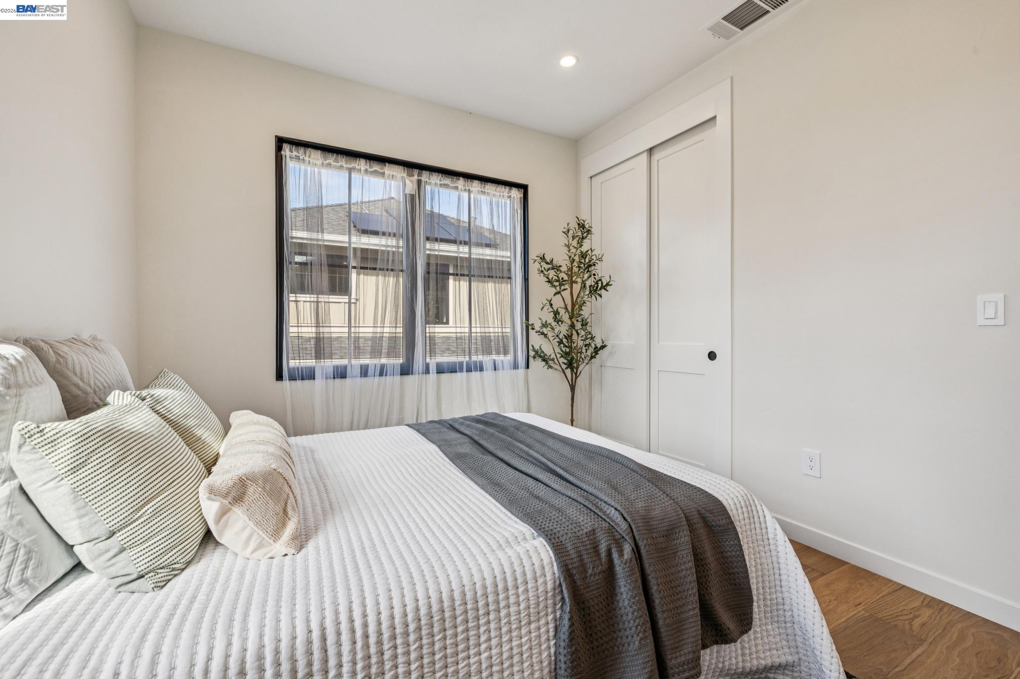 Detail Gallery Image 43 of 60 For 1142 Dwight Way, Berkeley,  CA 94702 - 4 Beds | 3 Baths