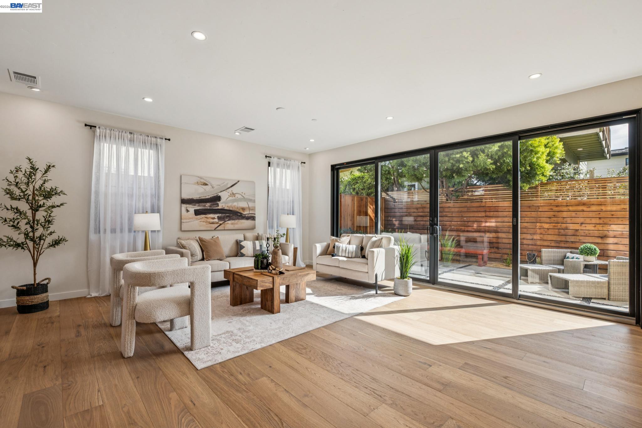 Detail Gallery Image 8 of 60 For 1142 Dwight Way, Berkeley,  CA 94702 - 4 Beds | 3 Baths