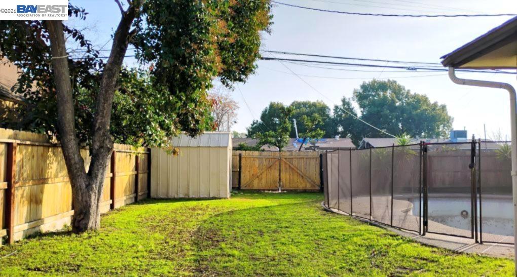 Detail Gallery Image 12 of 12 For 3284 E Pine Ave, Fresno,  CA 93703 - 3 Beds | 1 Baths