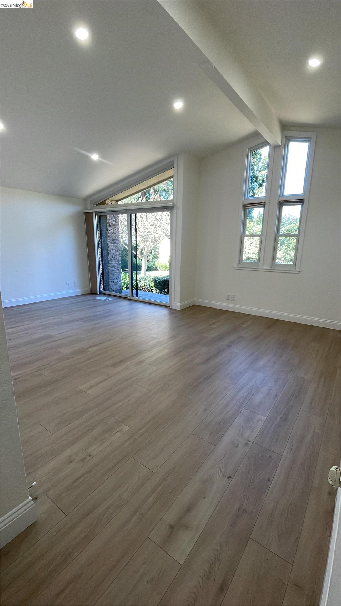 Detail Gallery Image 8 of 13 For 3635 Country Club Blvd, Stockton,  CA 95204 - 5 Beds | 3 Baths