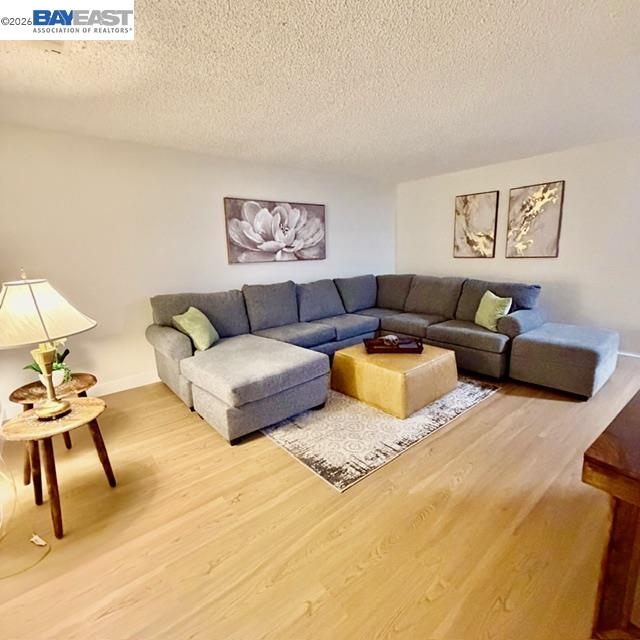 Detail Gallery Image 2 of 14 For 2280 Brentwood Ct, East Palo Alto,  CA 94303 - 4 Beds | 2 Baths