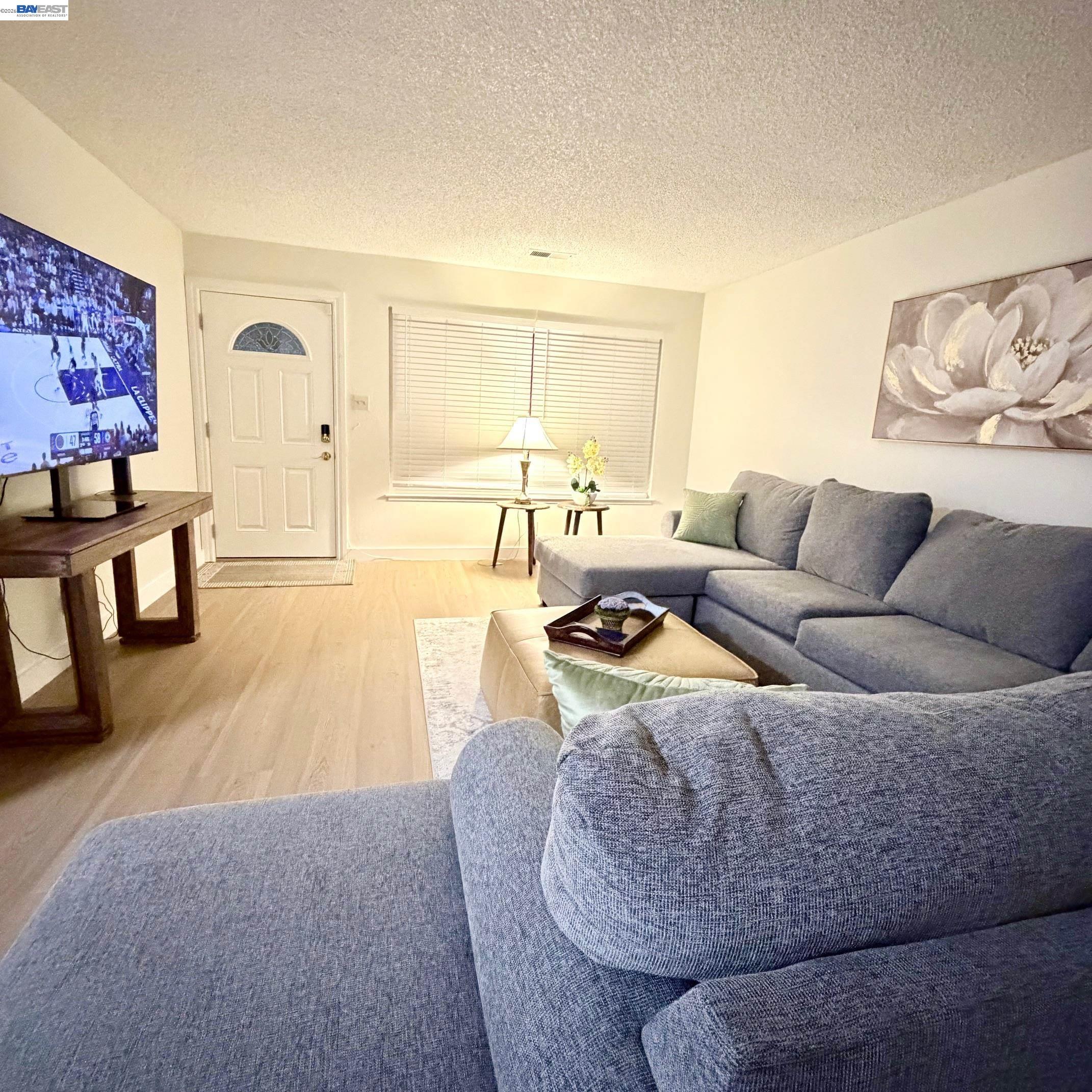 Detail Gallery Image 2 of 19 For 2280 Brentwood Ct, East Palo Alto,  CA 94303 - 4 Beds | 2 Baths