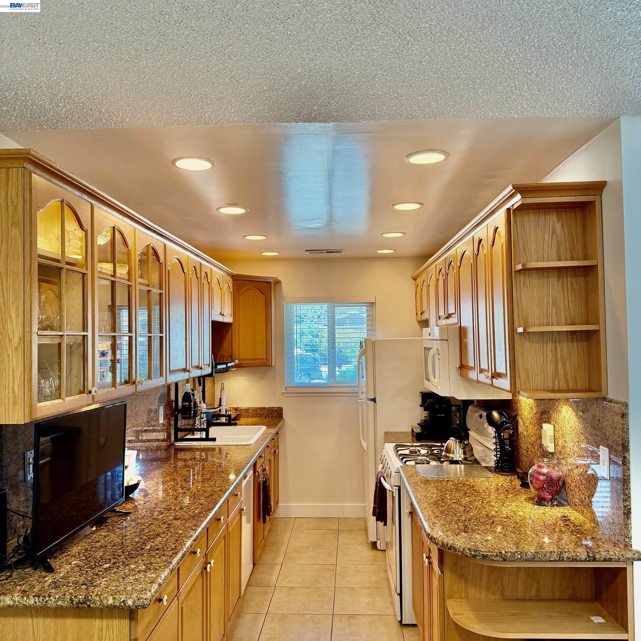 Detail Gallery Image 5 of 21 For 2280 Brentwood Ct, East Palo Alto,  CA 94303 - 4 Beds | 2 Baths