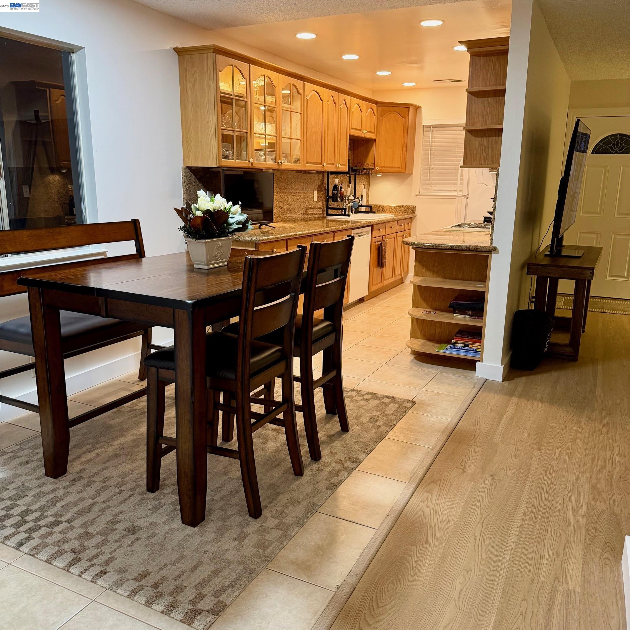 Detail Gallery Image 5 of 14 For 2280 Brentwood Ct, East Palo Alto,  CA 94303 - 4 Beds | 2 Baths