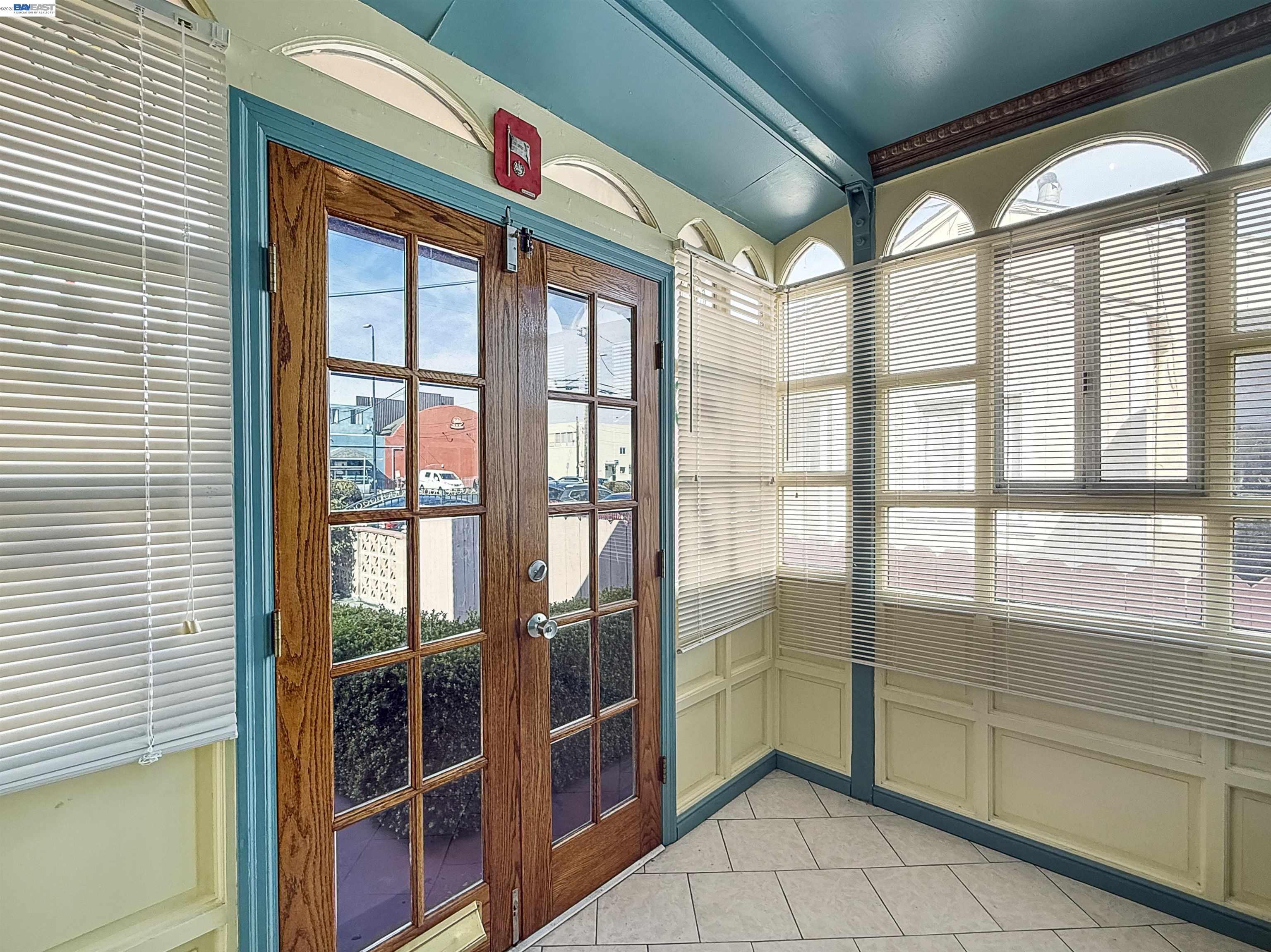 Detail Gallery Image 5 of 32 For 434 Mastick Ave, San Bruno,  CA 94066 - 2 Beds | 2 Baths