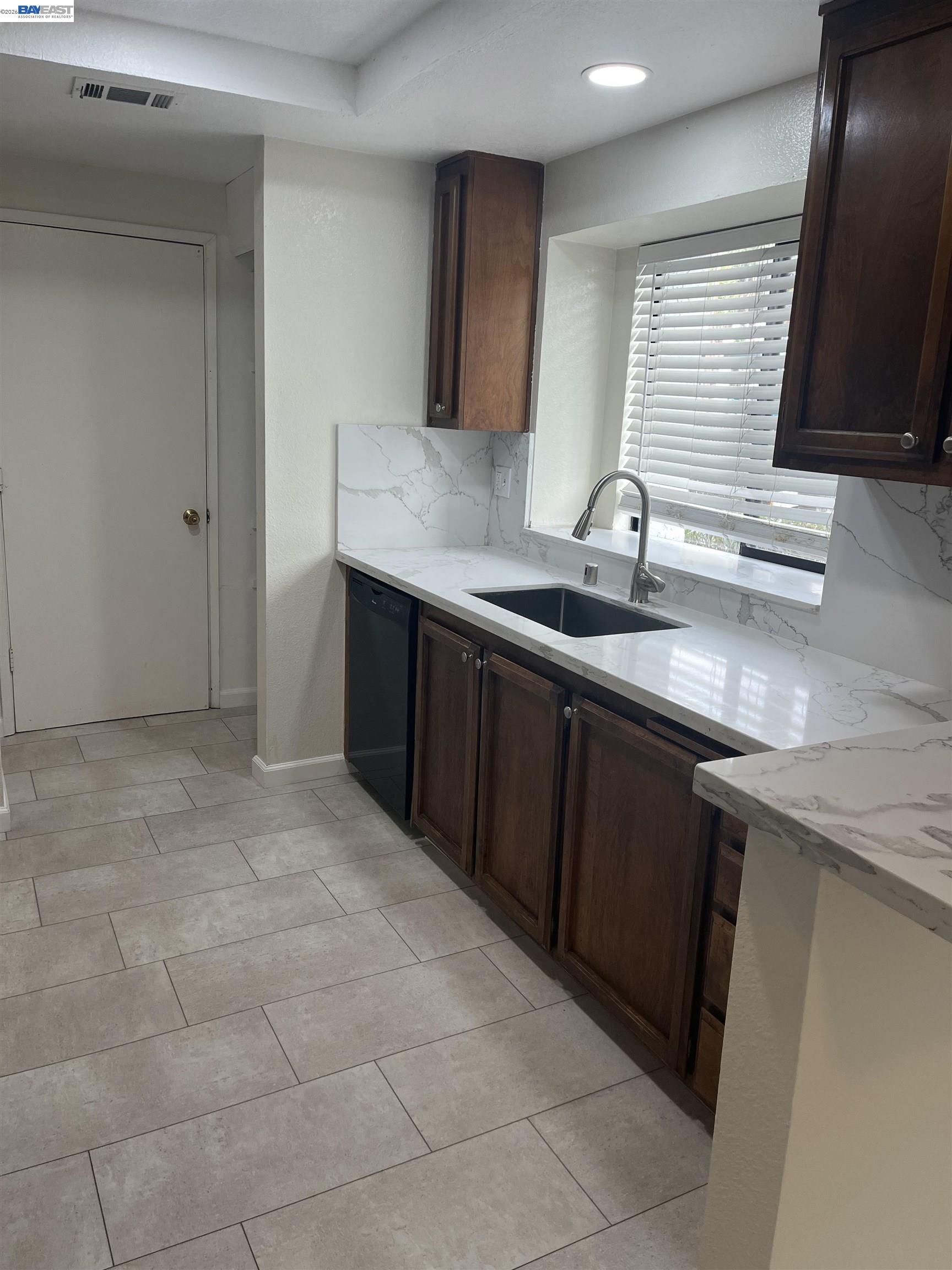 Detail Gallery Image 3 of 11 For 1501 Trawler St, Discovery Bay,  CA 94505 - 3 Beds | 2 Baths