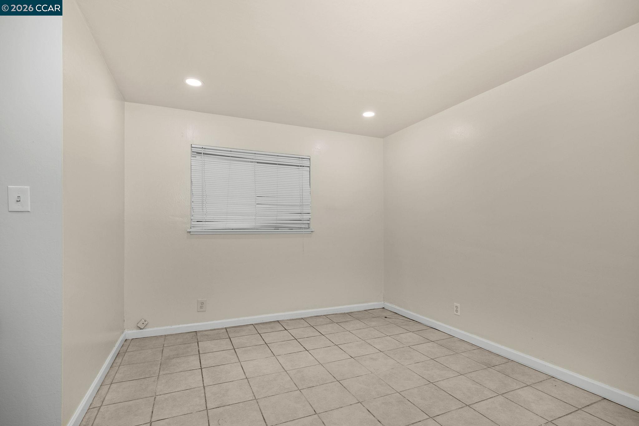 Detail Gallery Image 11 of 13 For 1926 Alcatraz Ave #2,  Berkeley,  CA 94703 - 1 Beds | 1 Baths