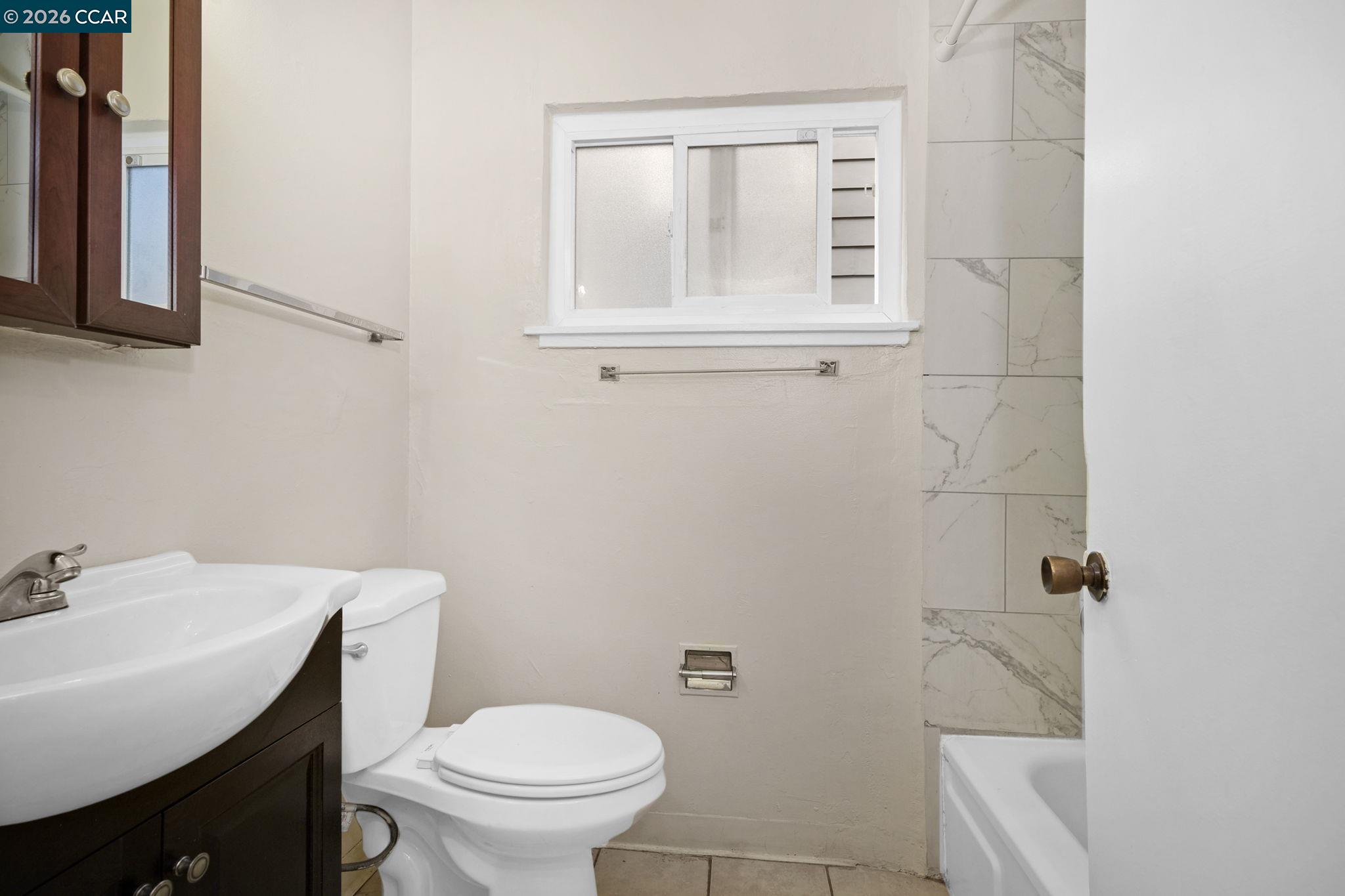 Detail Gallery Image 13 of 13 For 1926 Alcatraz Ave #2,  Berkeley,  CA 94703 - 1 Beds | 1 Baths
