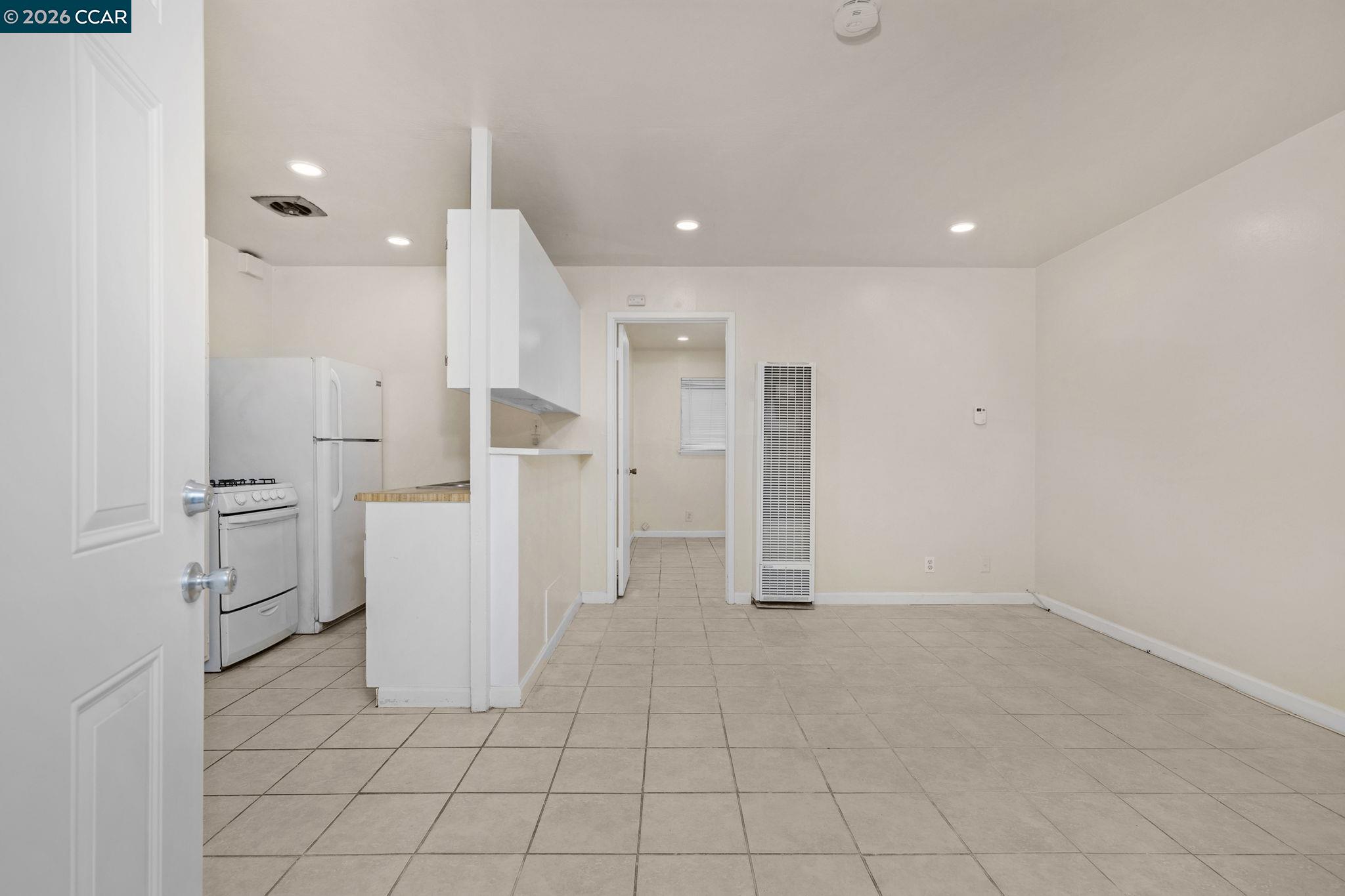 Detail Gallery Image 5 of 13 For 1926 Alcatraz Ave #2,  Berkeley,  CA 94703 - 1 Beds | 1 Baths