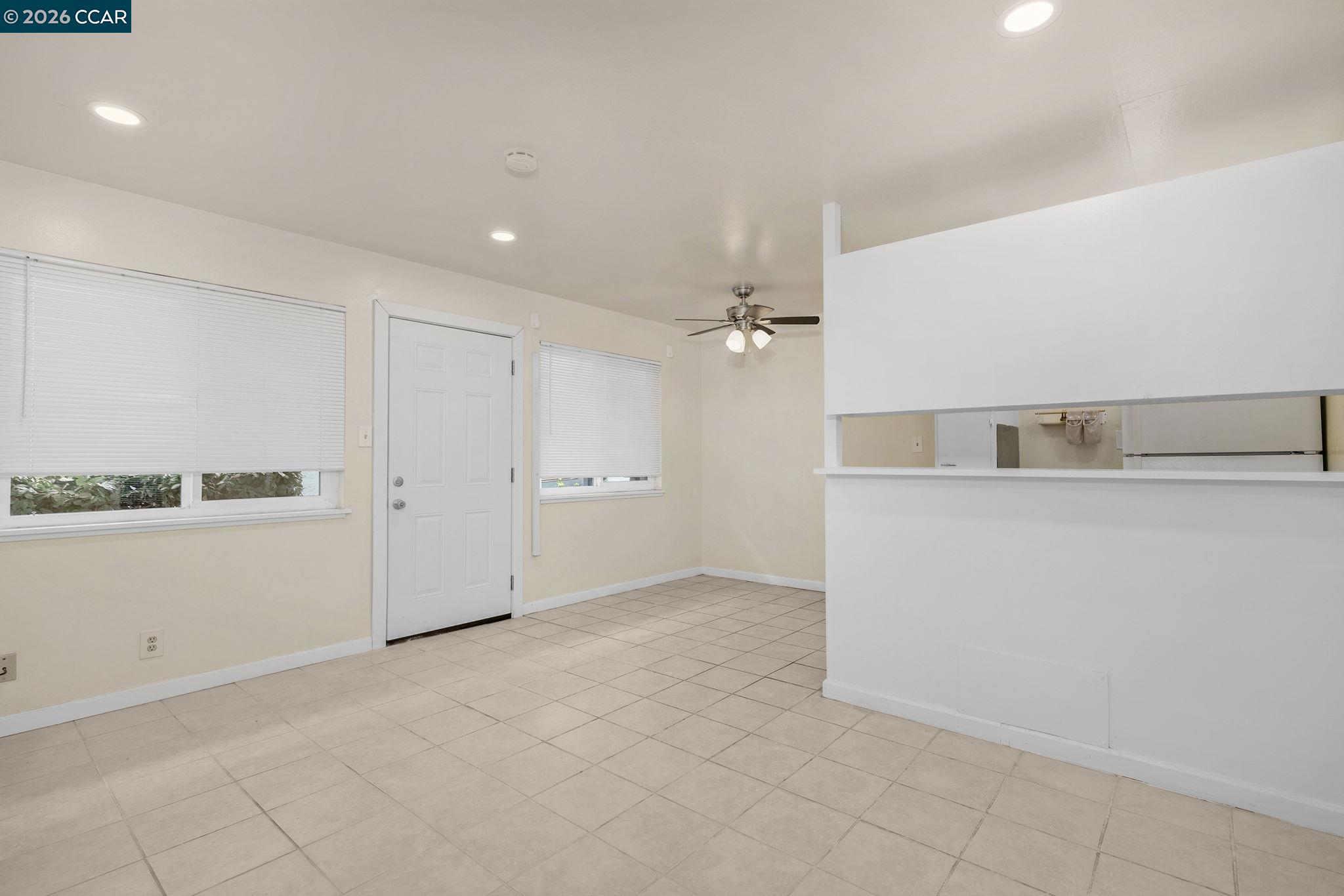 Detail Gallery Image 8 of 13 For 1926 Alcatraz Ave #2,  Berkeley,  CA 94703 - 1 Beds | 1 Baths