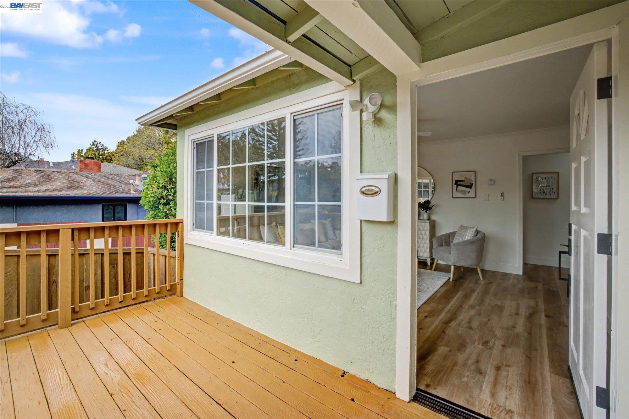 Detail Gallery Image 3 of 29 For 1696 East Ave, Hayward,  CA 94541 - 2 Beds | 1 Baths