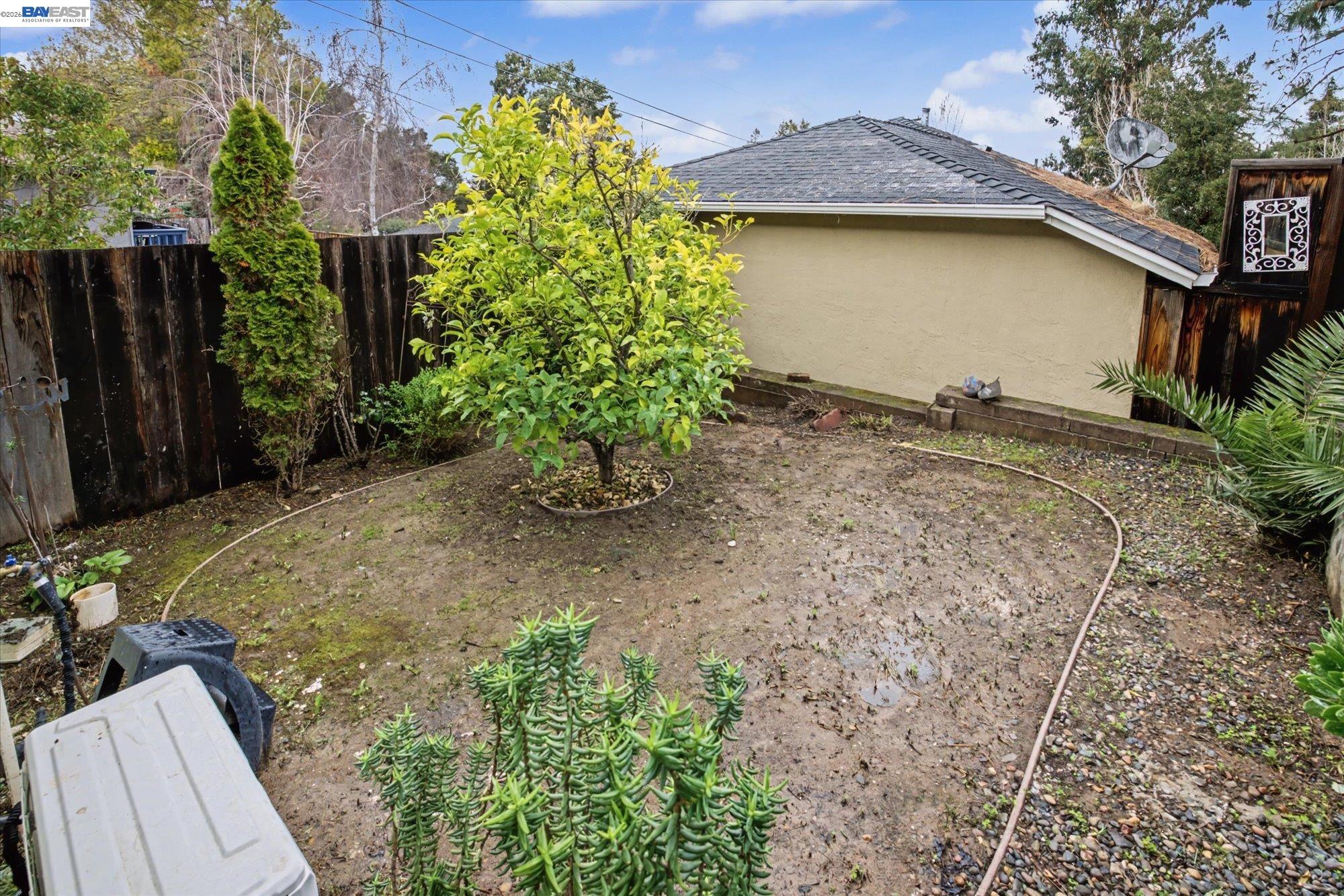 Detail Gallery Image 23 of 29 For 1696 East Ave, Hayward,  CA 94541 - 2 Beds | 1 Baths