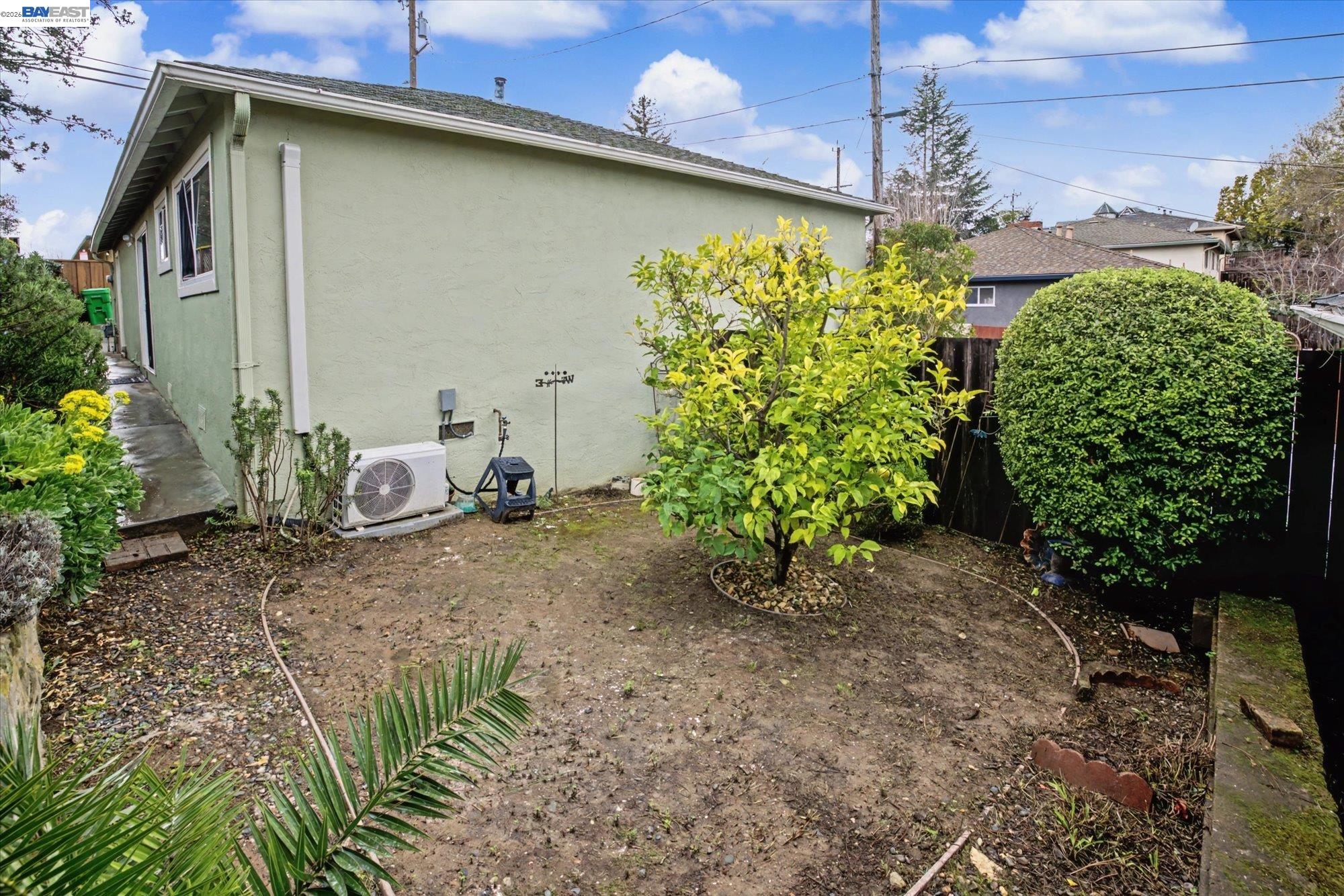 Detail Gallery Image 24 of 29 For 1696 East Ave, Hayward,  CA 94541 - 2 Beds | 1 Baths