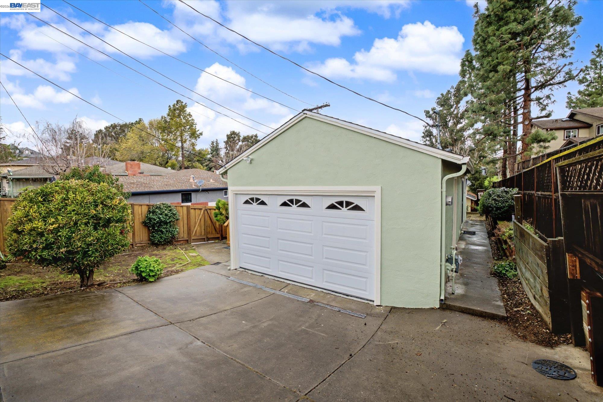 Detail Gallery Image 28 of 29 For 1696 East Ave, Hayward,  CA 94541 - 2 Beds | 1 Baths