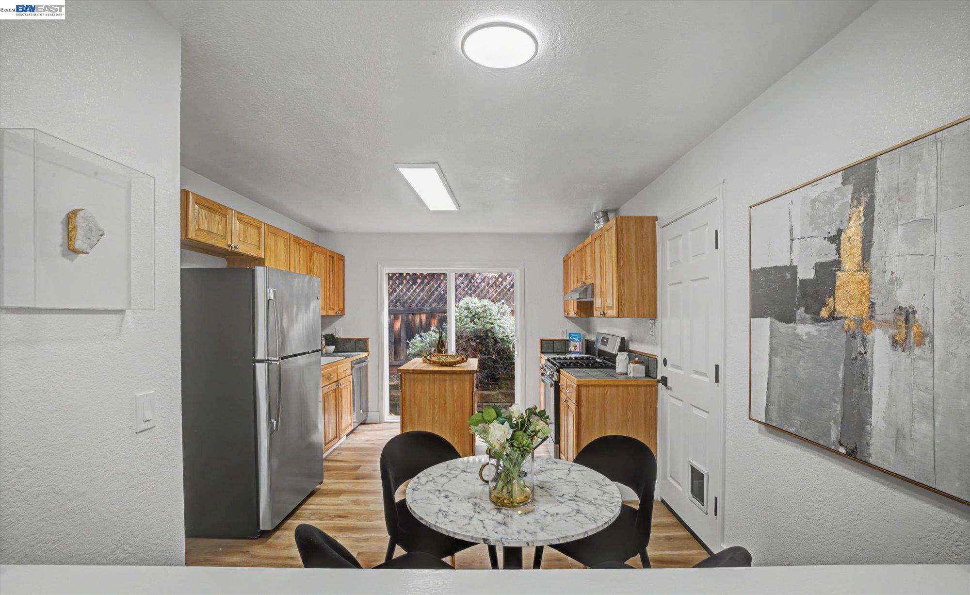 Detail Gallery Image 9 of 29 For 1696 East Ave, Hayward,  CA 94541 - 2 Beds | 1 Baths