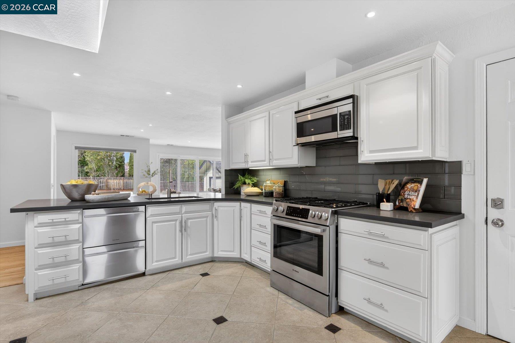 Detail Gallery Image 14 of 42 For 1536 Alamo Way, Alamo,  CA 94507 - 5 Beds | 2 Baths