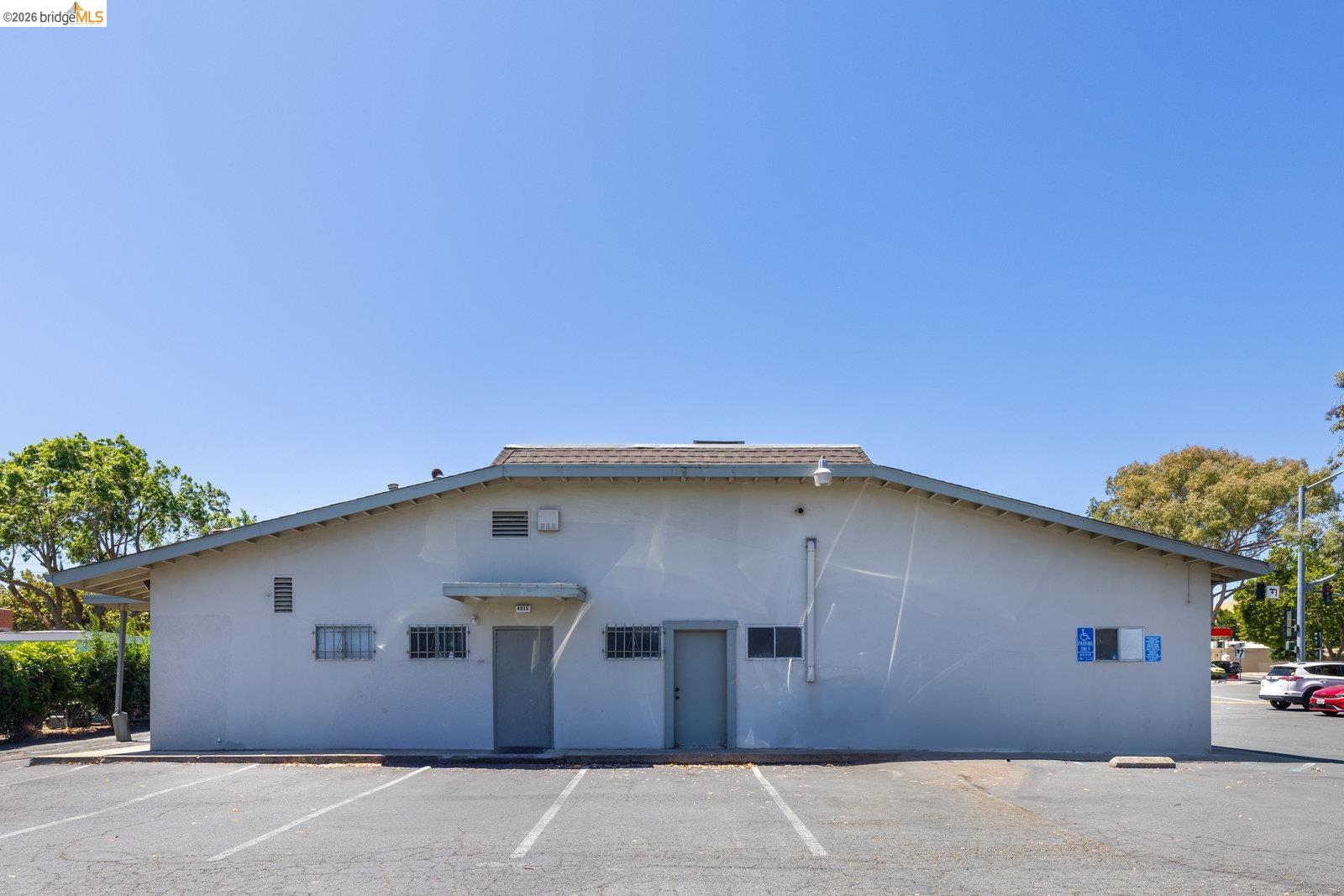 Detail Gallery Image 4 of 32 For 4015 Railroad Ave, Pittsburg,  CA 94565 - – Beds | – Baths