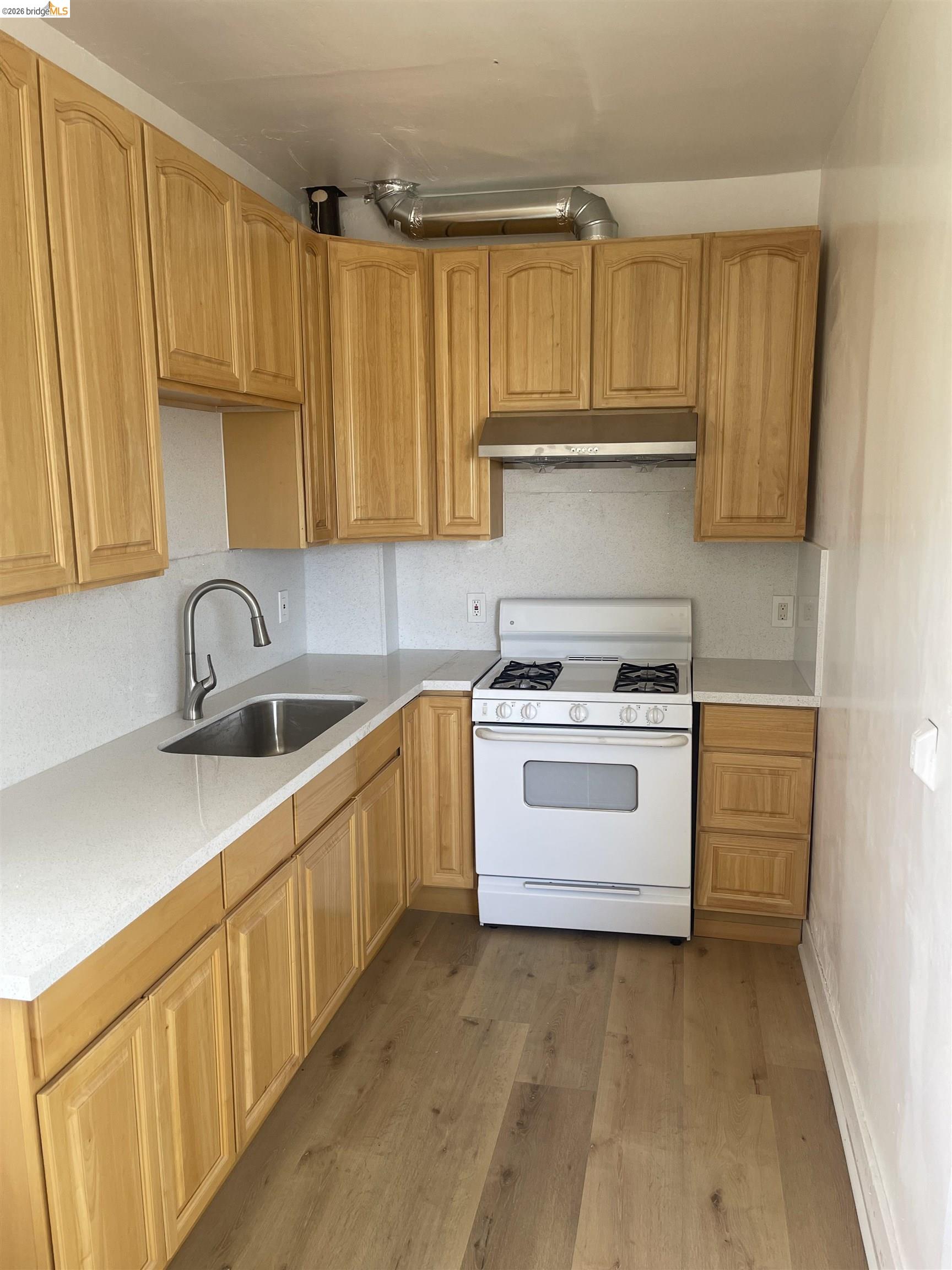 Detail Gallery Image 13 of 20 For 2212 17th Ave, Oakland,  CA 94606 - – Beds | – Baths