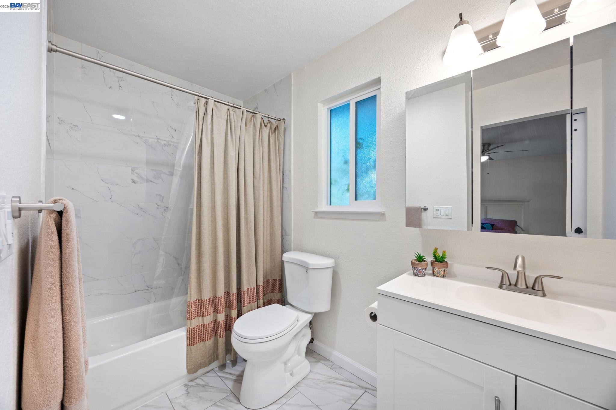 Detail Gallery Image 11 of 18 For 560 N M St, Livermore,  CA 94551 - 3 Beds | 2 Baths