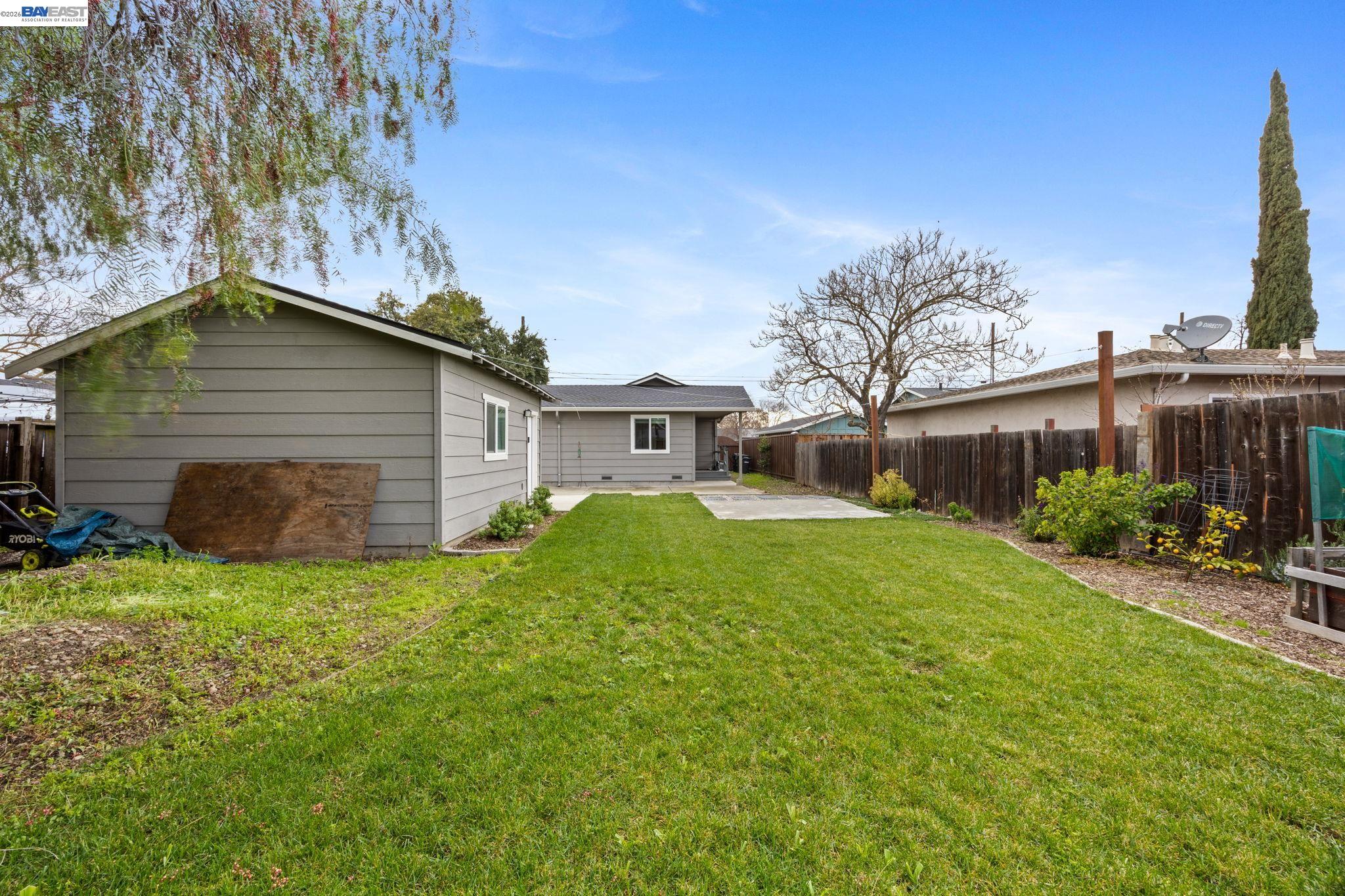 Detail Gallery Image 12 of 18 For 560 N M St, Livermore,  CA 94551 - 3 Beds | 2 Baths