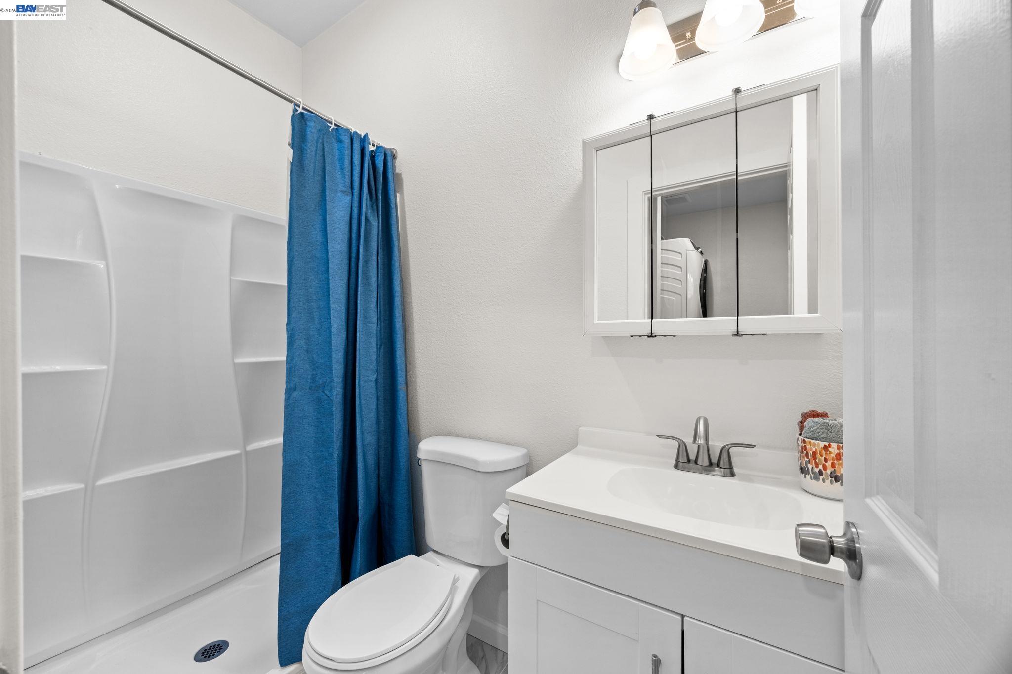 Detail Gallery Image 8 of 18 For 560 N M St, Livermore,  CA 94551 - 3 Beds | 2 Baths