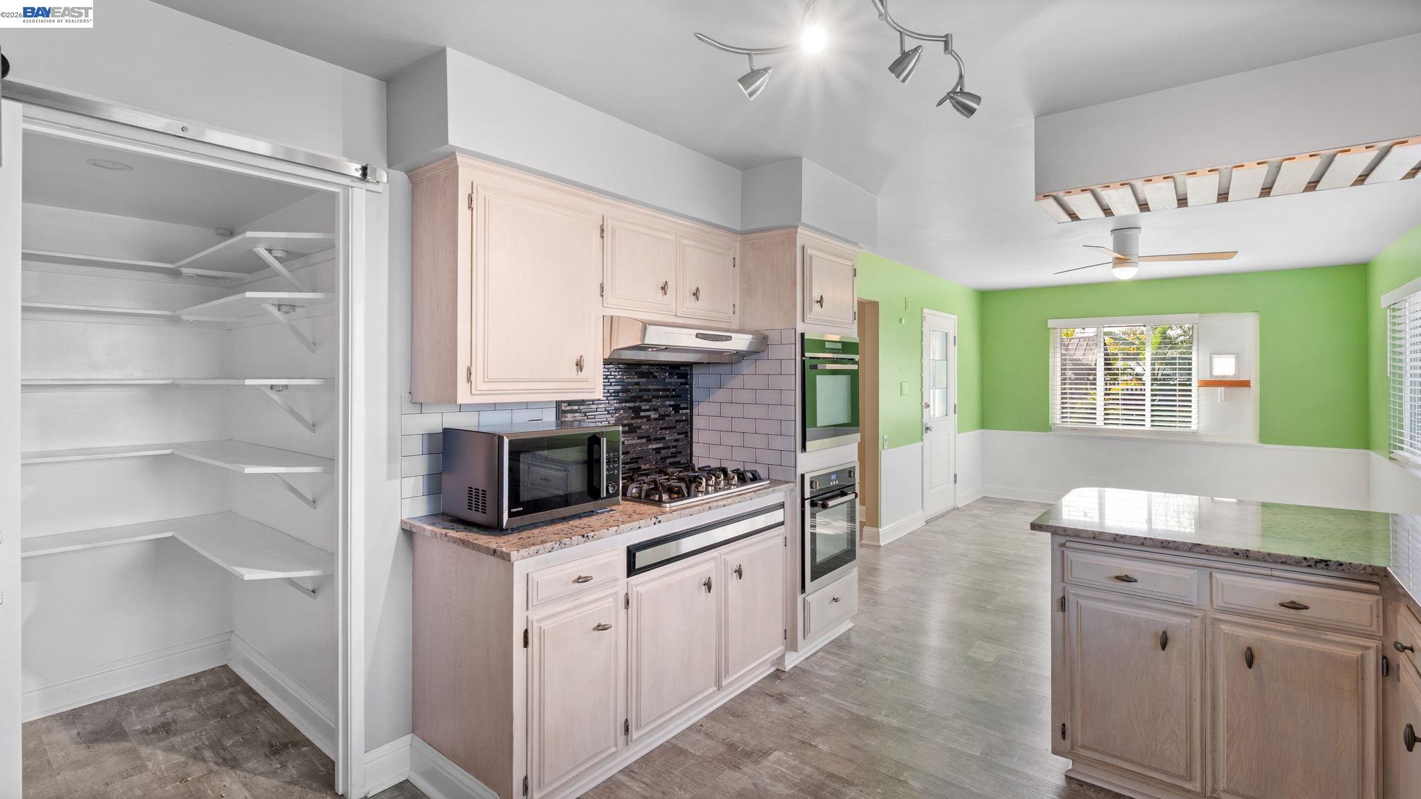 Detail Gallery Image 10 of 29 For 1269 Gabriel Ct, San Leandro,  CA 94577 - 3 Beds | 2/1 Baths