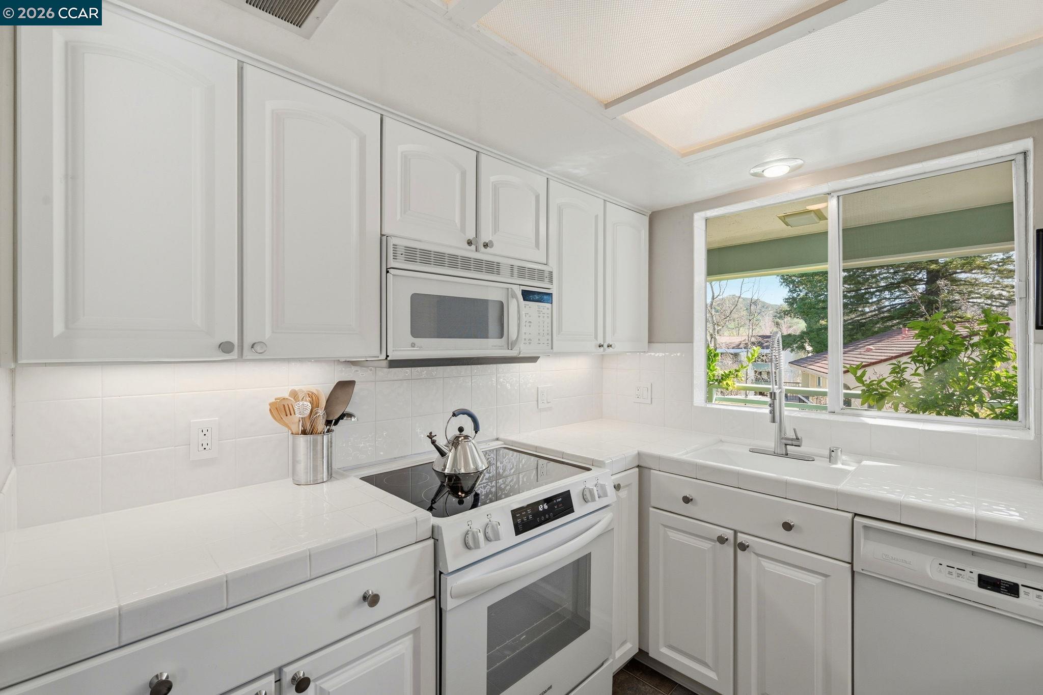 Photo #10: 41124802 Listing: Photo #10