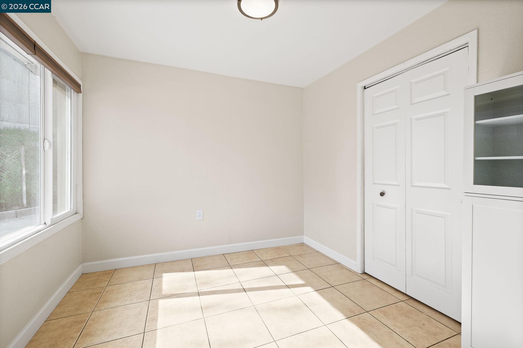 Detail Gallery Image 11 of 46 For 4820 Blum Rd, Martinez,  CA 94553 - 5 Beds | 2/1 Baths