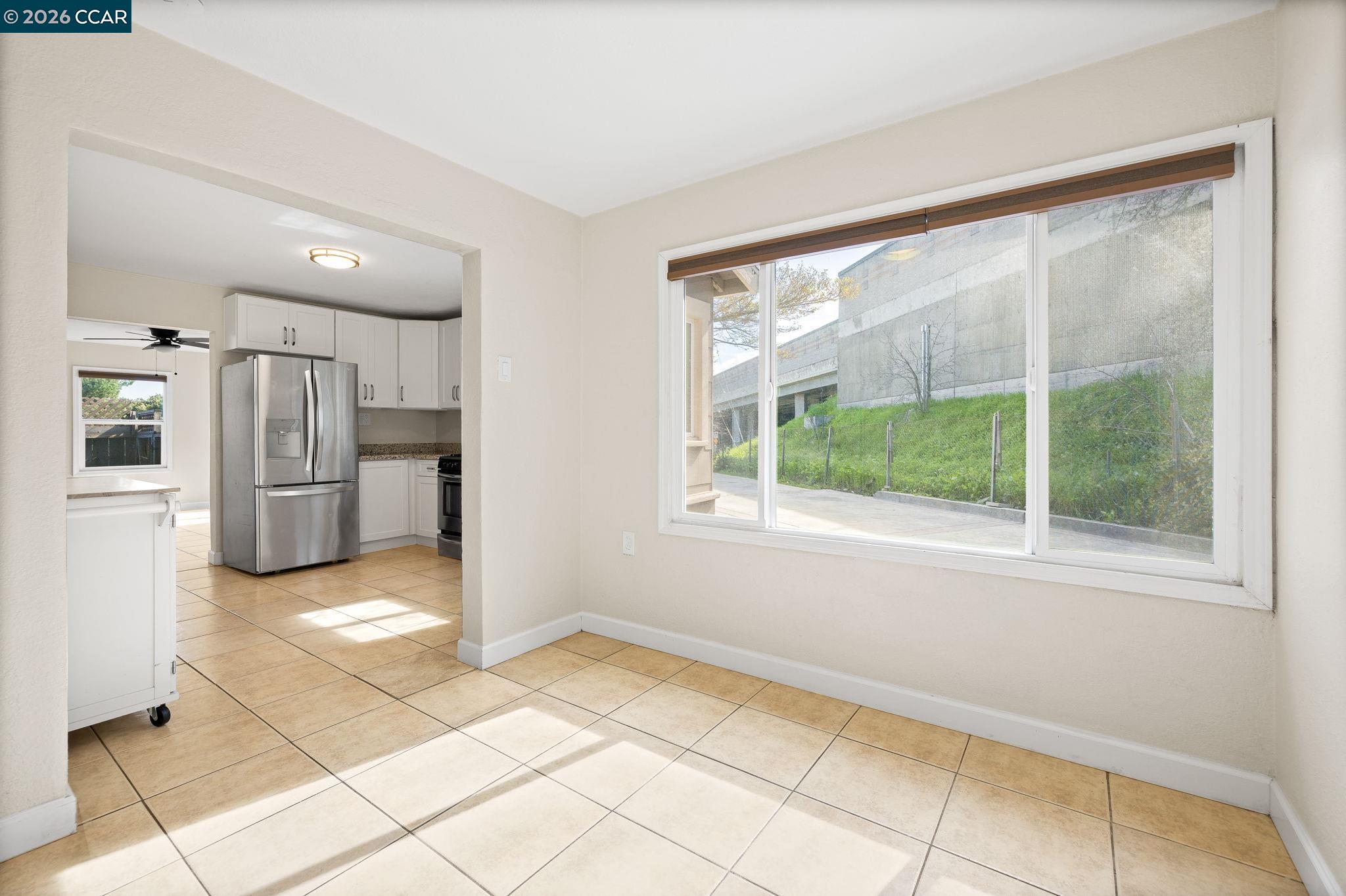 Detail Gallery Image 12 of 46 For 4820 Blum Rd, Martinez,  CA 94553 - 5 Beds | 2/1 Baths