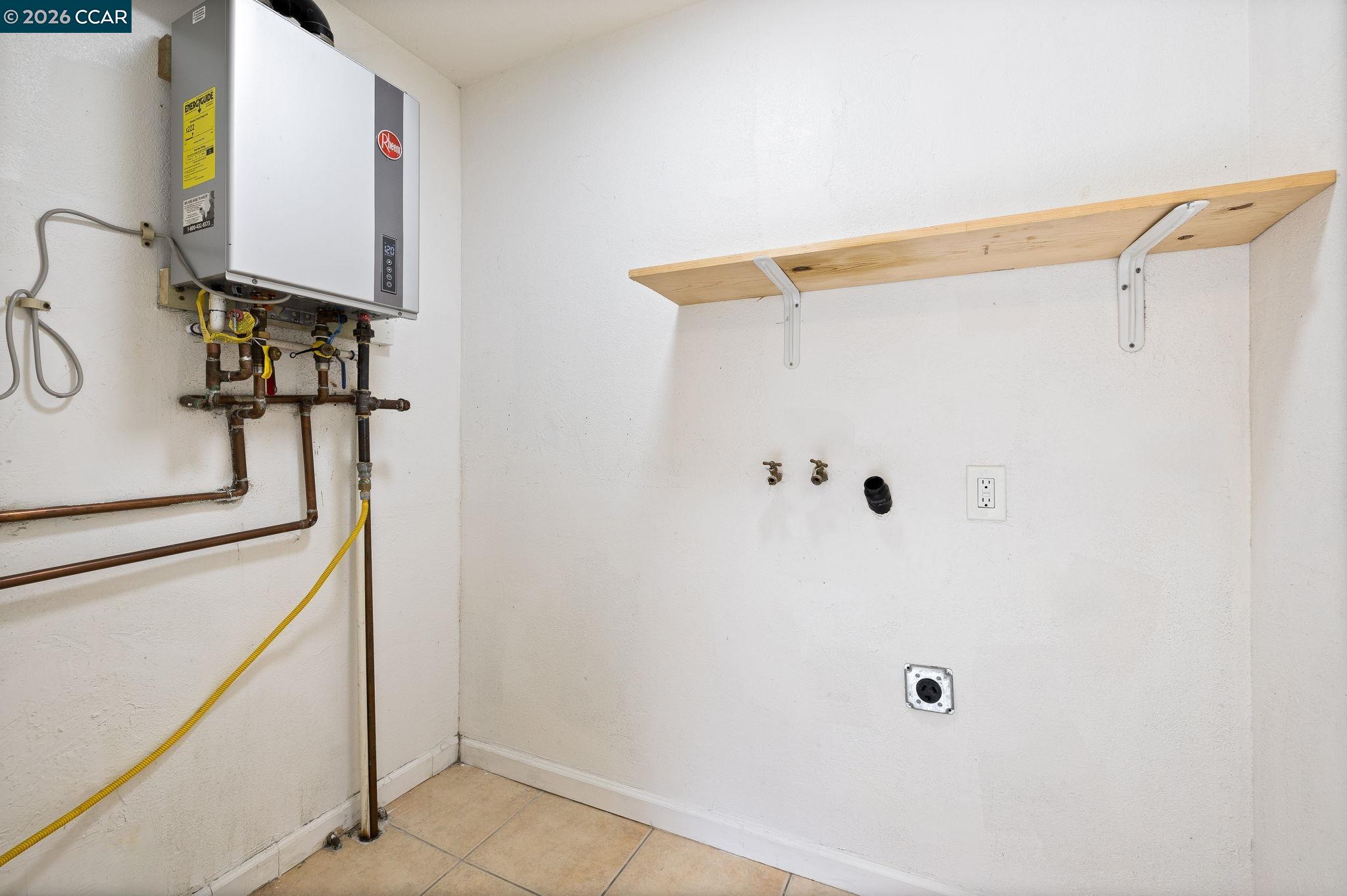 Detail Gallery Image 13 of 46 For 4820 Blum Rd, Martinez,  CA 94553 - 5 Beds | 2/1 Baths