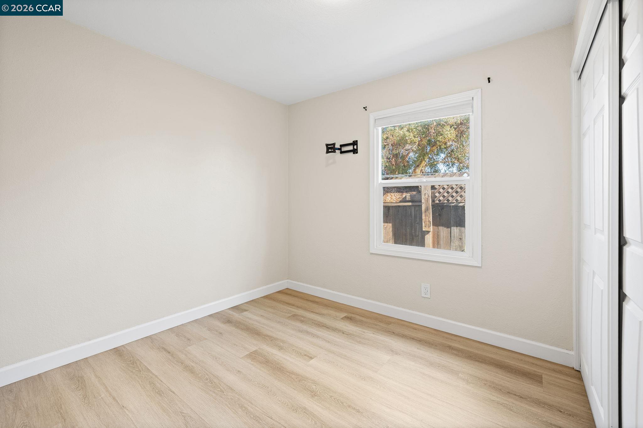 Detail Gallery Image 16 of 46 For 4820 Blum Rd, Martinez,  CA 94553 - 5 Beds | 2/1 Baths