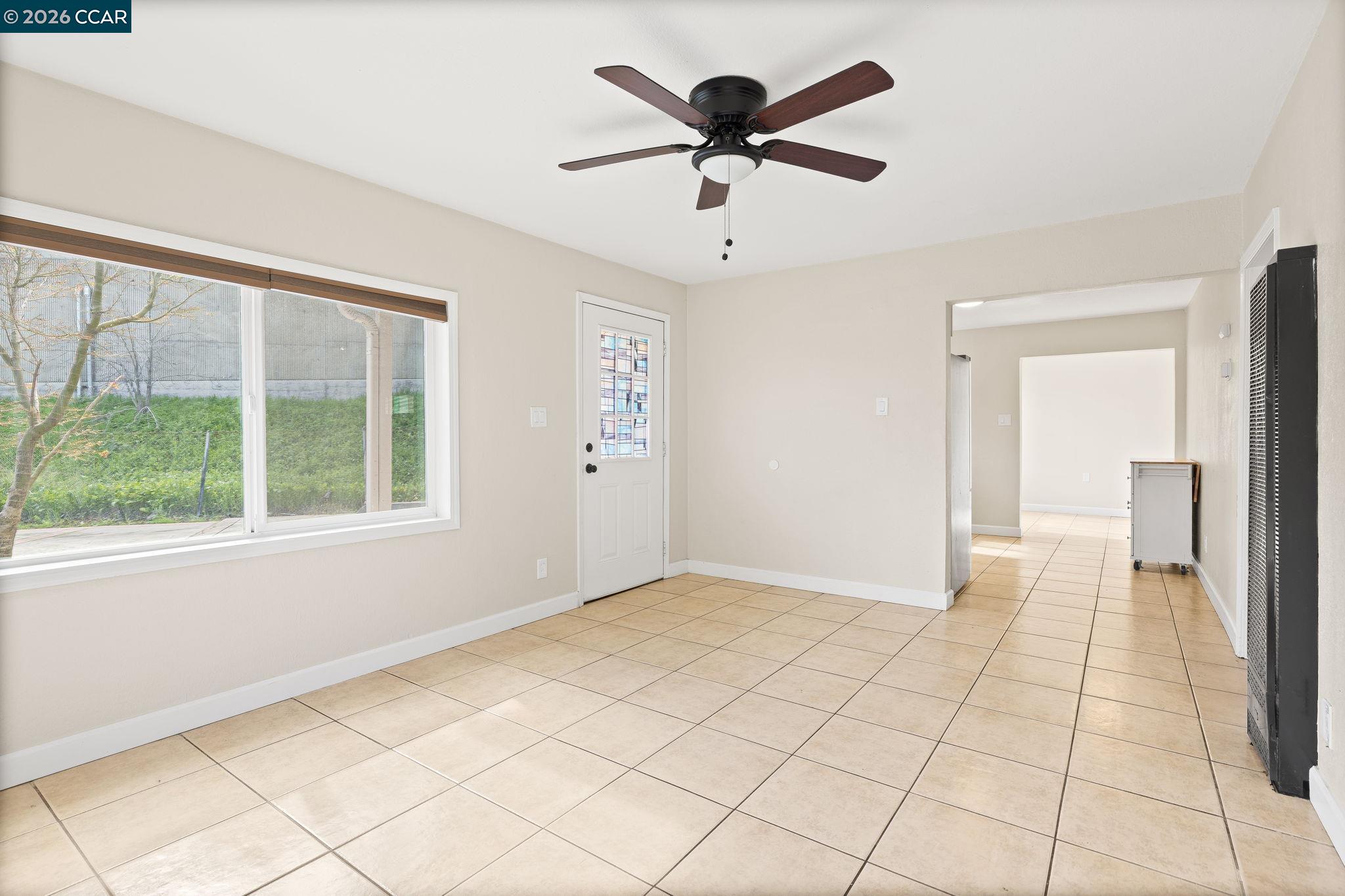 Detail Gallery Image 5 of 46 For 4820 Blum Rd, Martinez,  CA 94553 - 5 Beds | 2/1 Baths