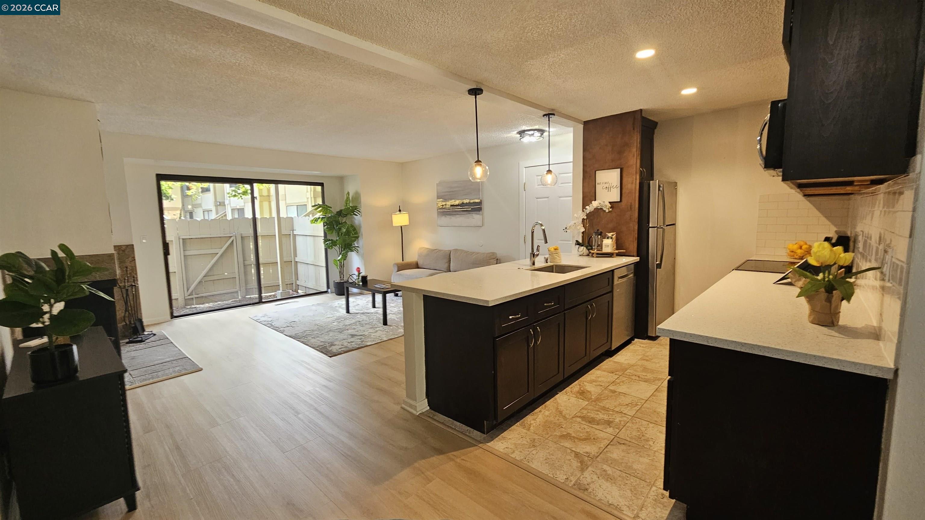 Photo #2: 41124804 Listing: Photo #2