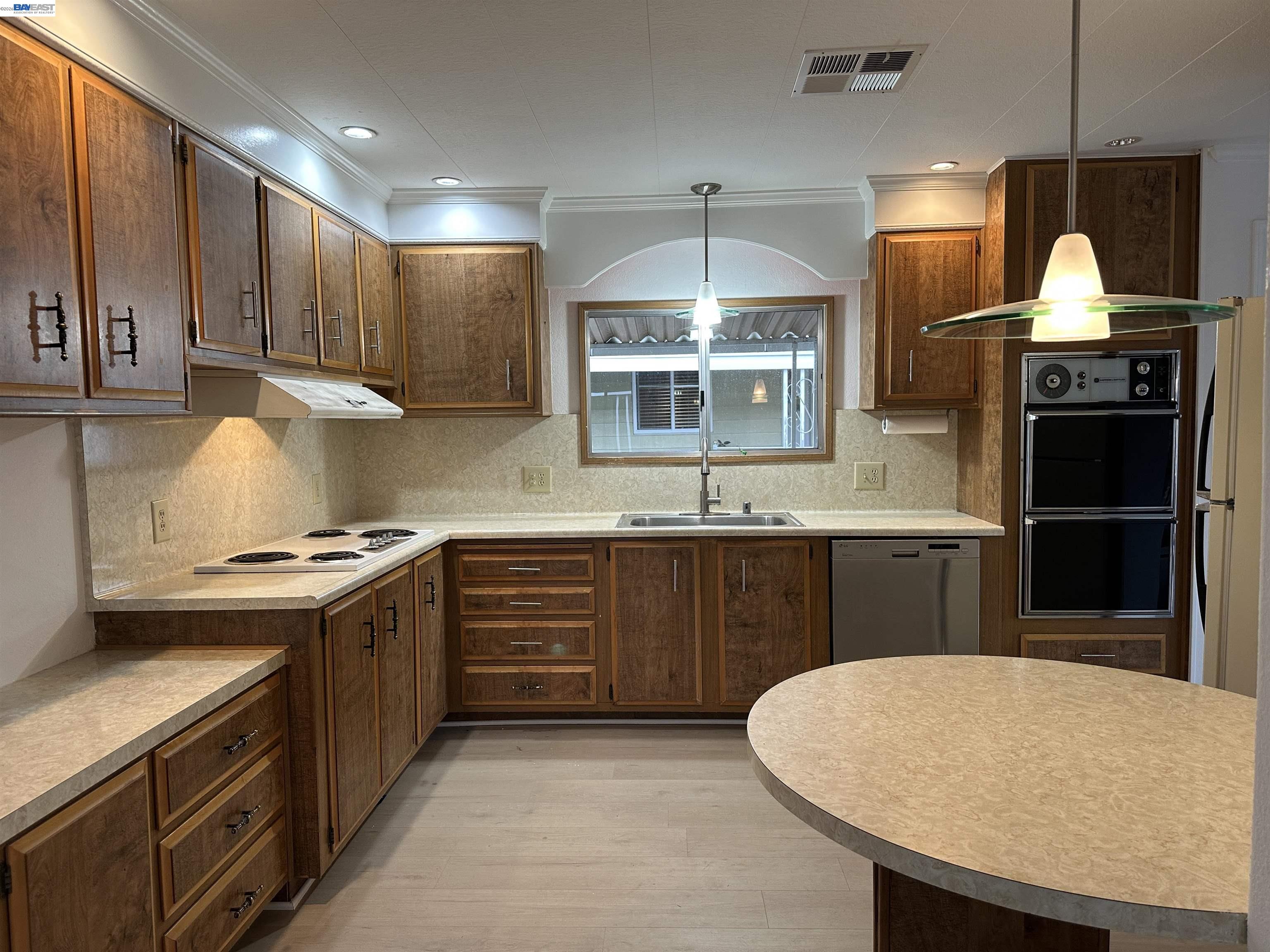 Detail Gallery Image 11 of 28 For 29273 Nantucket Way, Hayward,  CA 94544 - 2 Beds | 2 Baths