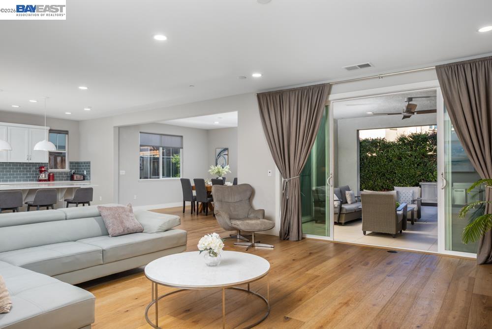 Detail Gallery Image 7 of 33 For 436 Wayland Loop, Livermore,  CA 94550 - 5 Beds | 4 Baths