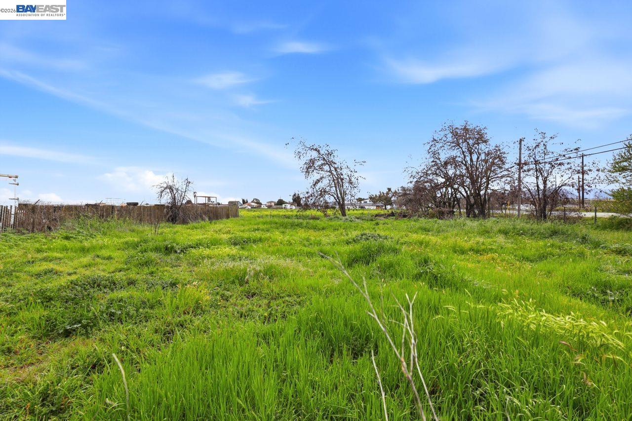Detail Gallery Image 6 of 14 For 841 San Felipe Rd, Hollister,  CA 95023 - 2 Beds | 1 Baths